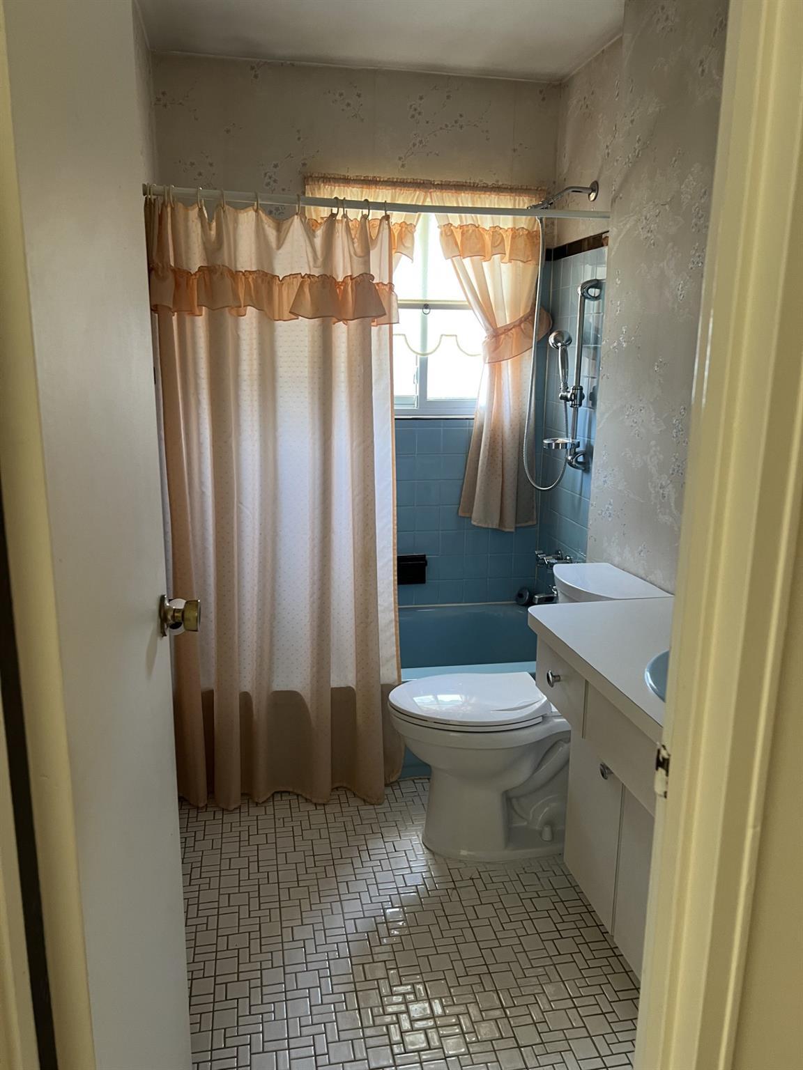 Single Family Old Country  Suffolk County, NY 11729, MLS-856177-13