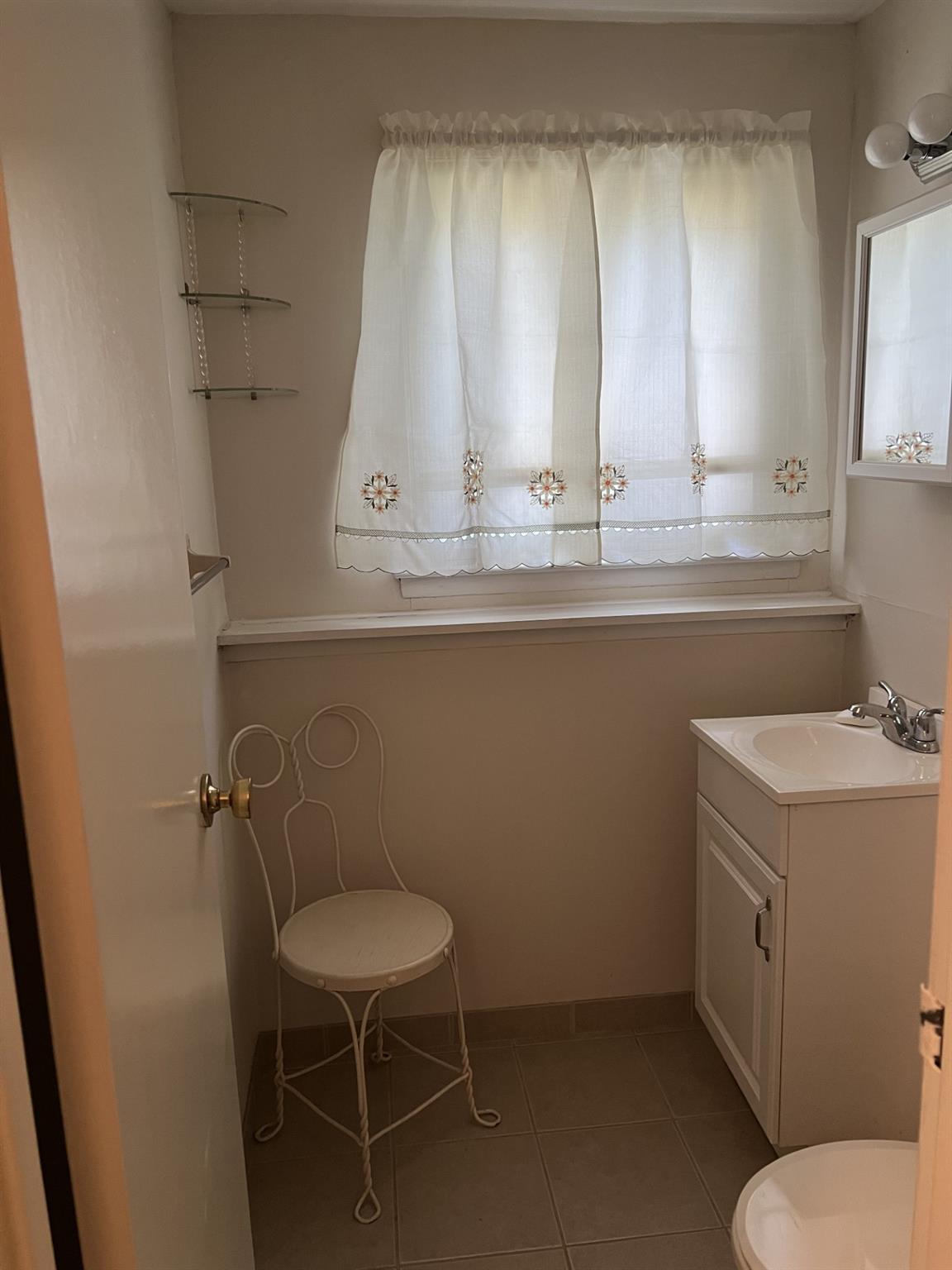 Single Family Old Country  Suffolk County, NY 11729, MLS-856177-18