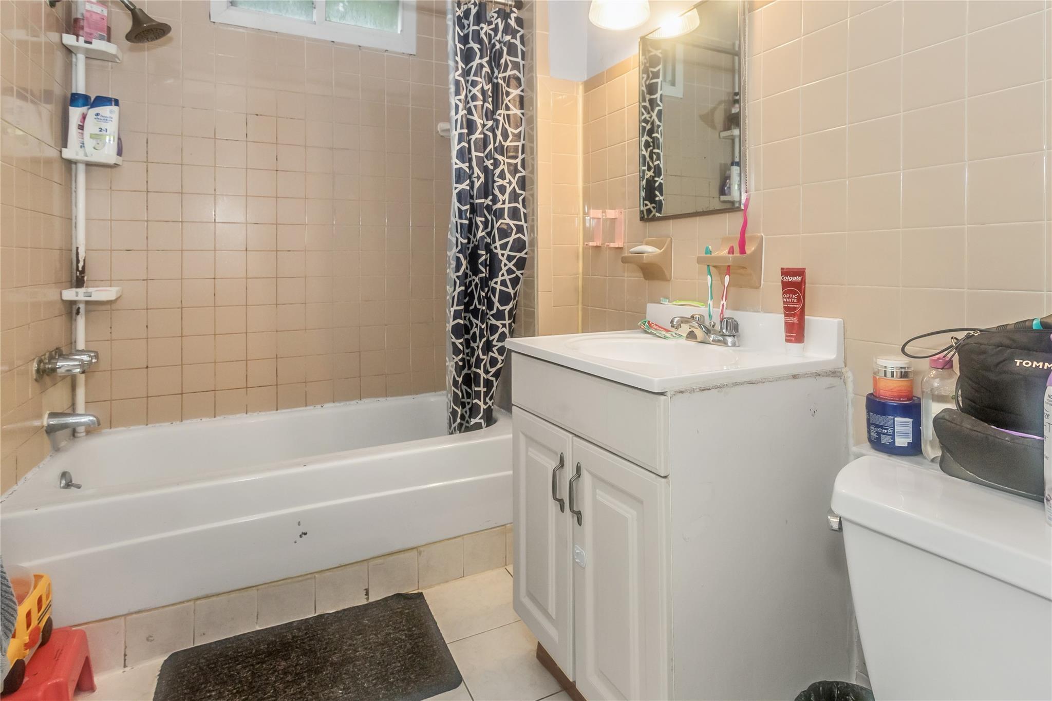 Single Family Lafayette  Nassau County, NY 11550, MLS-856198-11