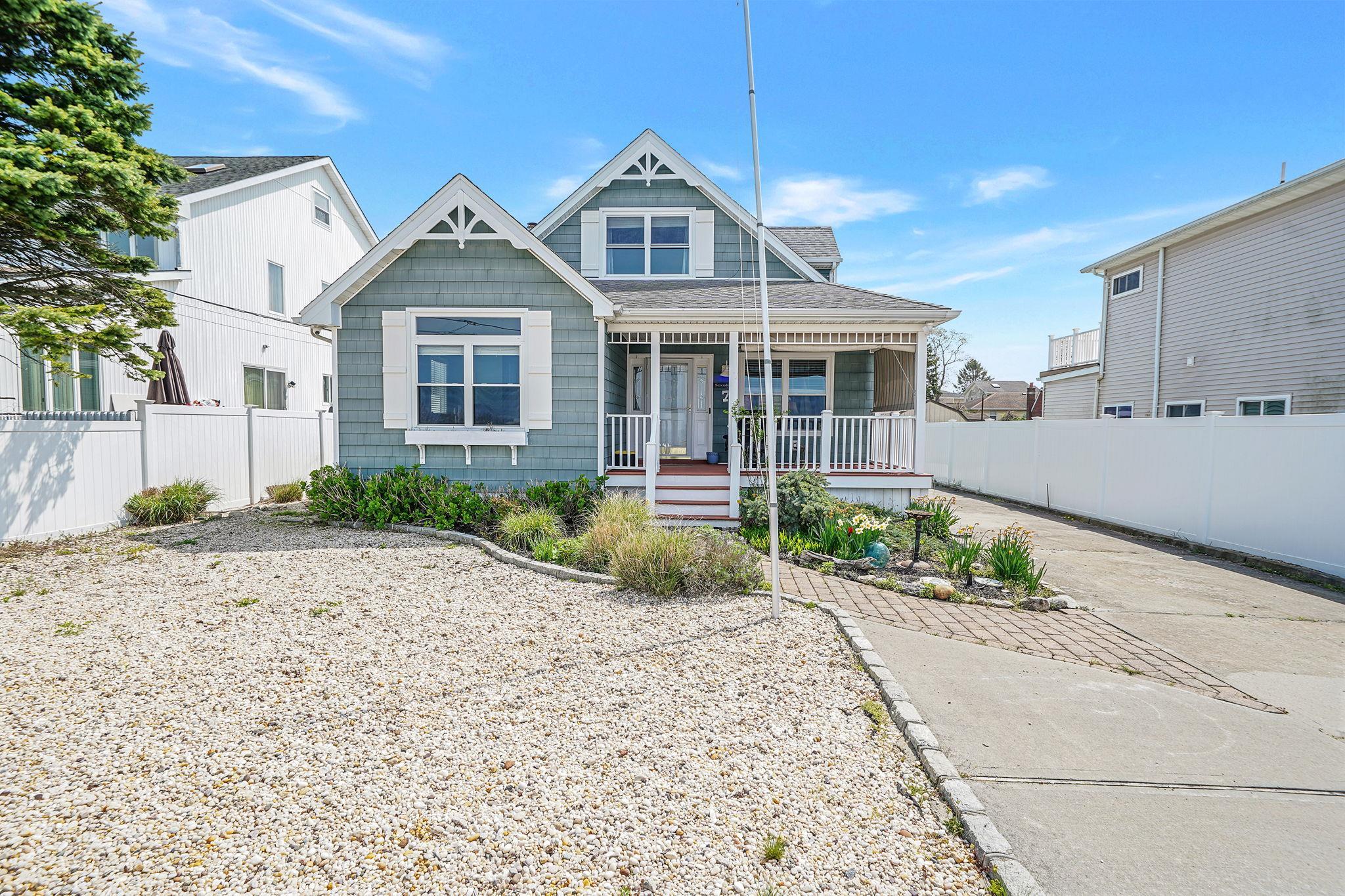 Single Family Grandview  Suffolk County, NY 11967, MLS-856201-2