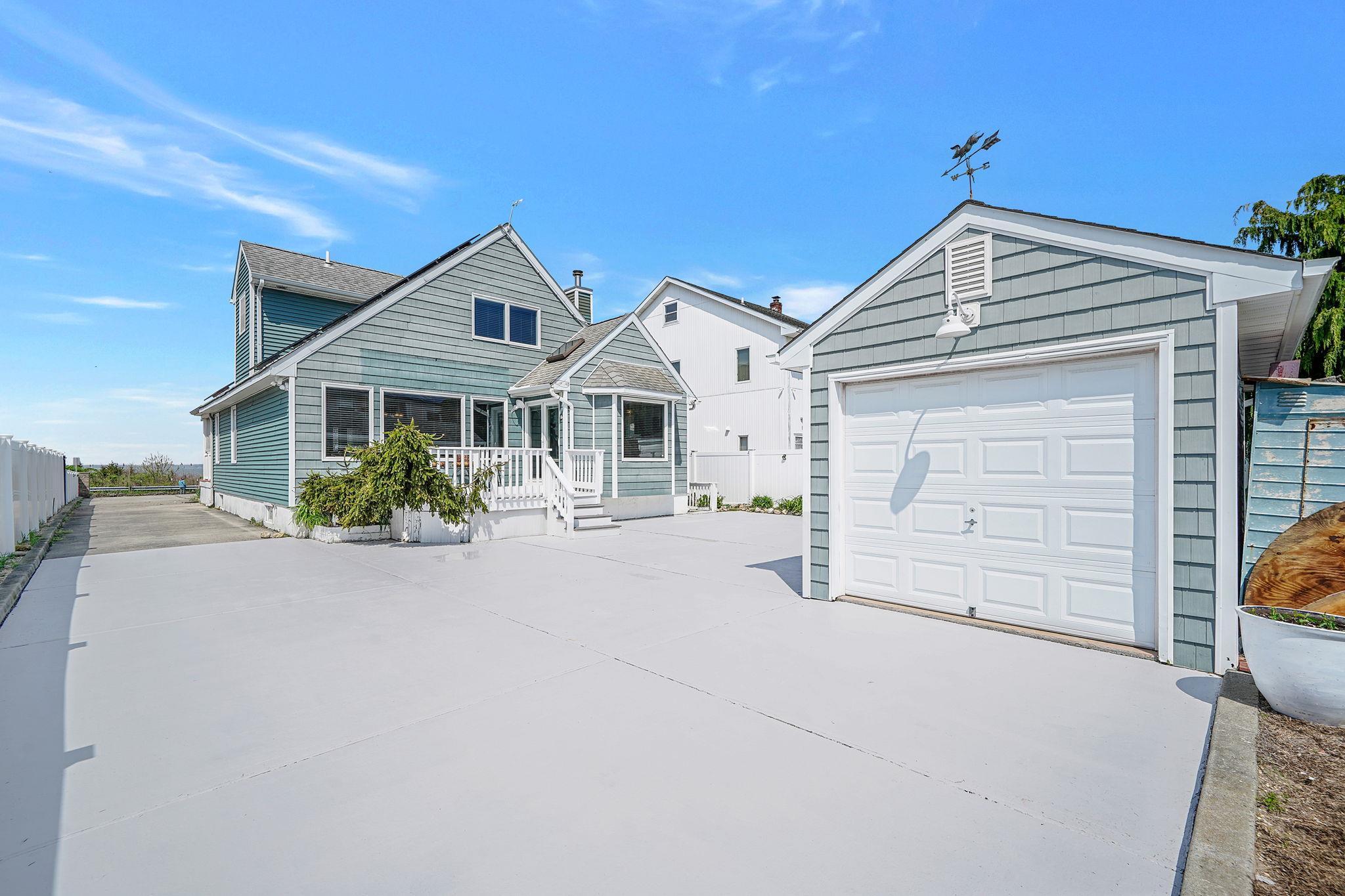 Single Family Grandview  Suffolk County, NY 11967, MLS-856201-6
