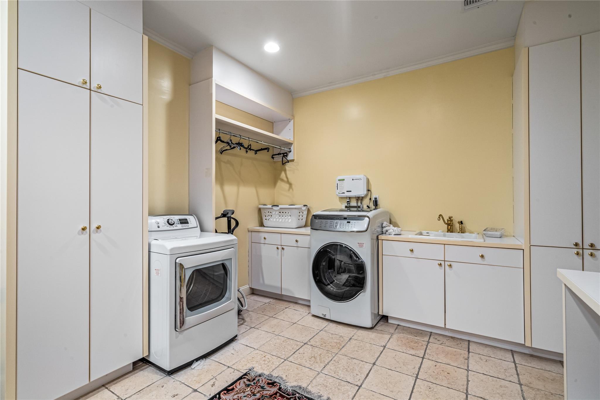 Single Family Brookville  Nassau County, NY 11545, MLS-856232-24