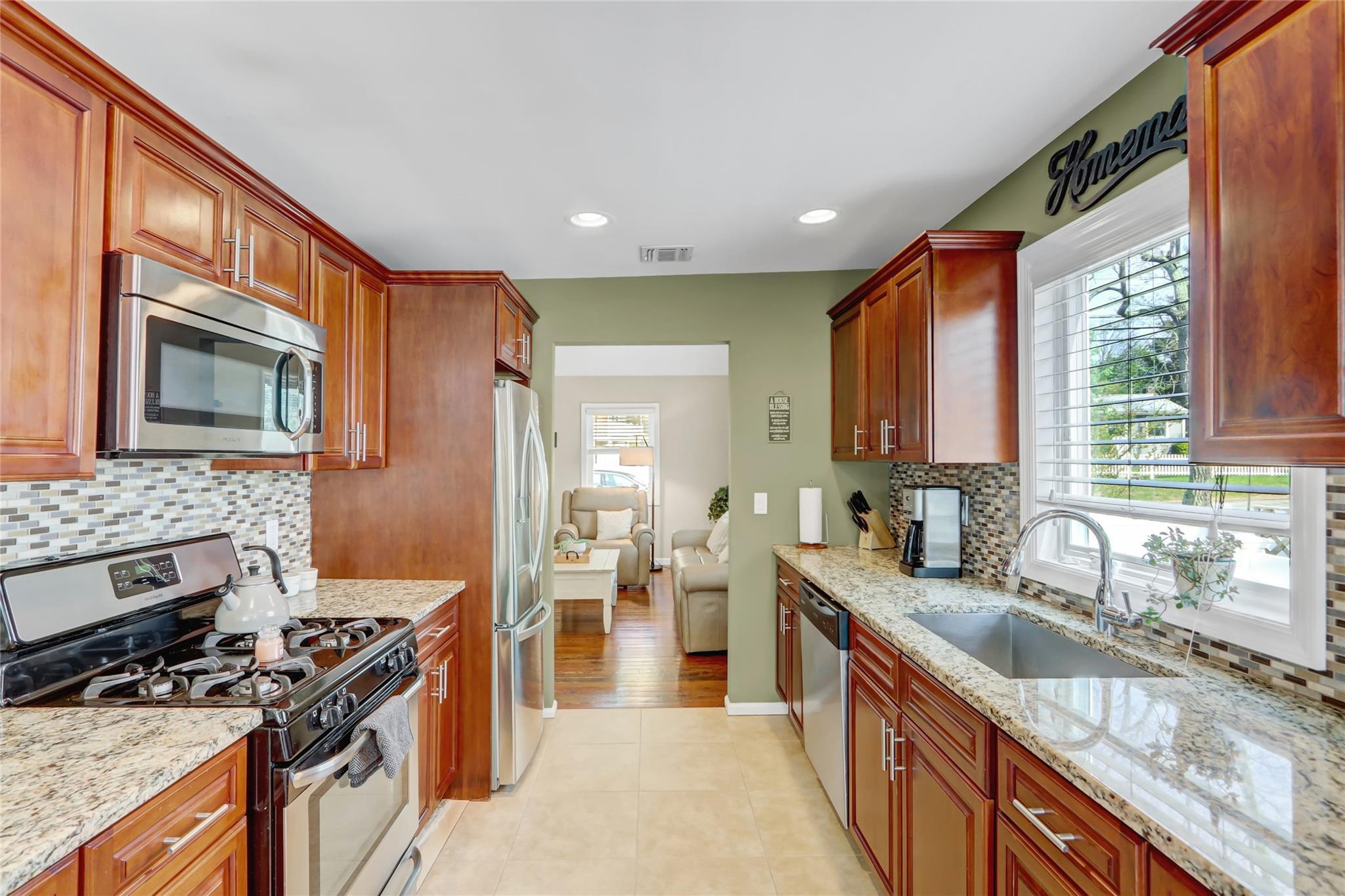 Single Family Bayville Park  Nassau County, NY 11709, MLS-856238-12
