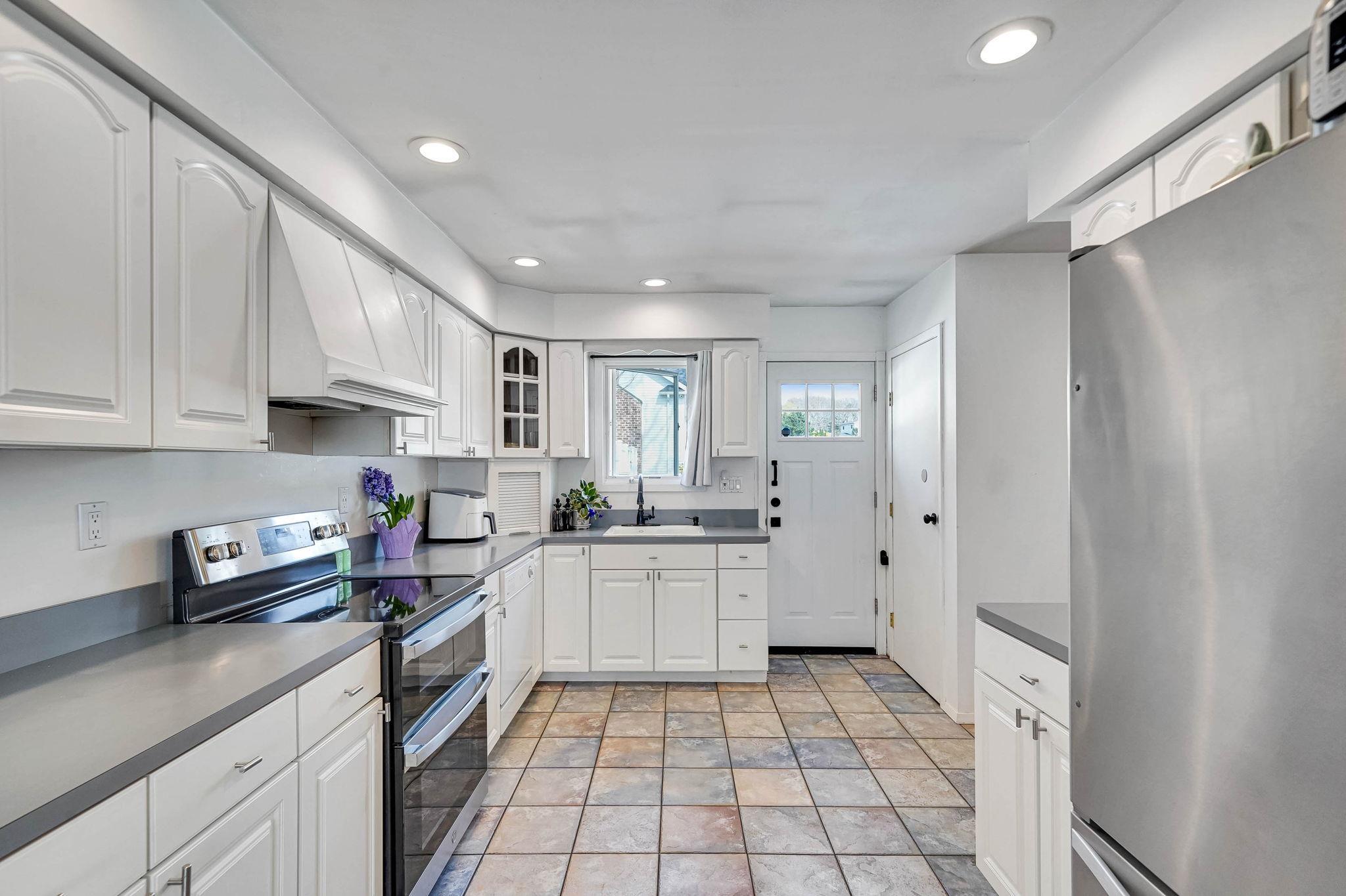 Single Family Awixa  Suffolk County, NY 11784, MLS-856245-10