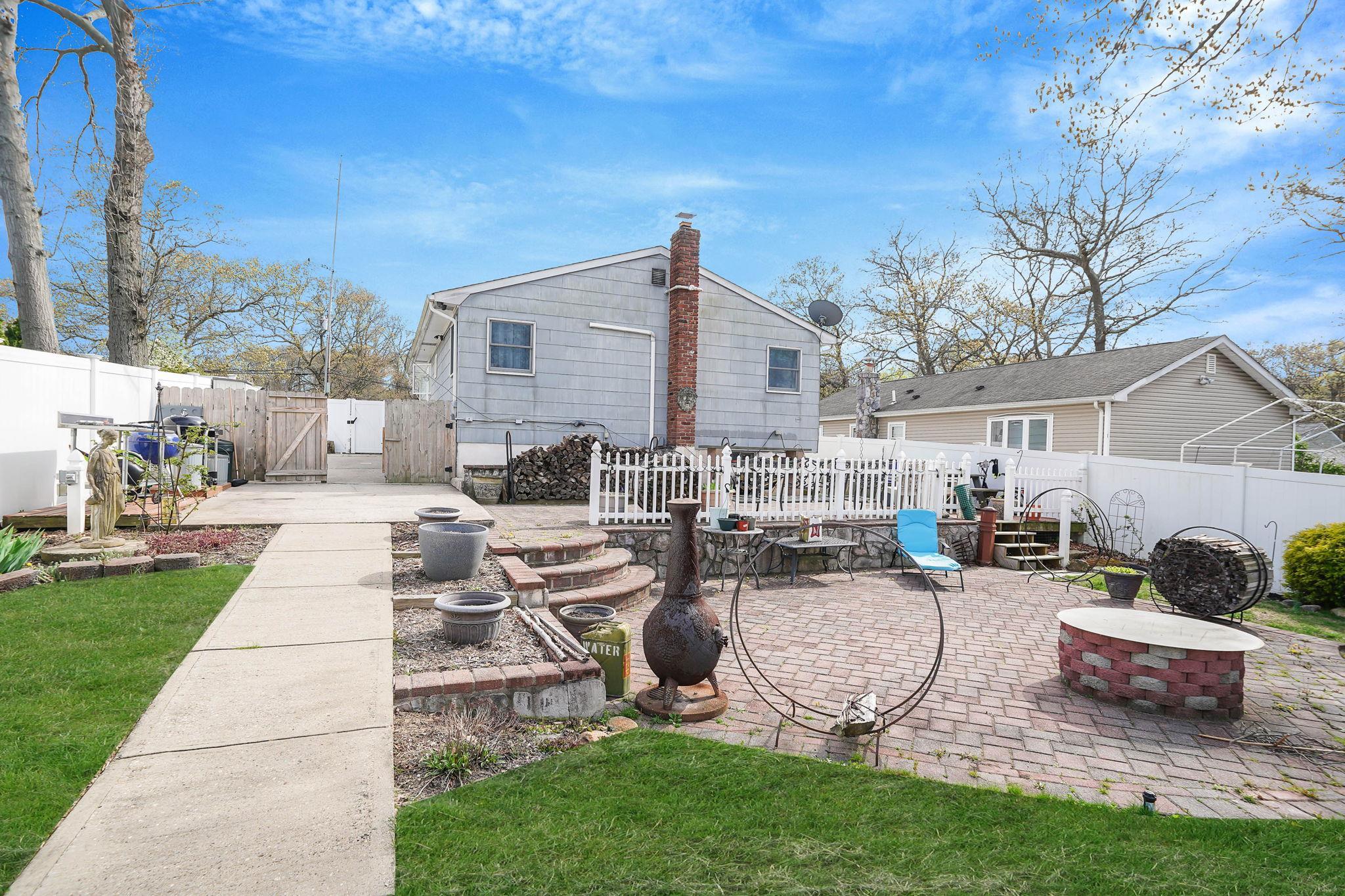 Single Family Awixa  Suffolk County, NY 11784, MLS-856245-23