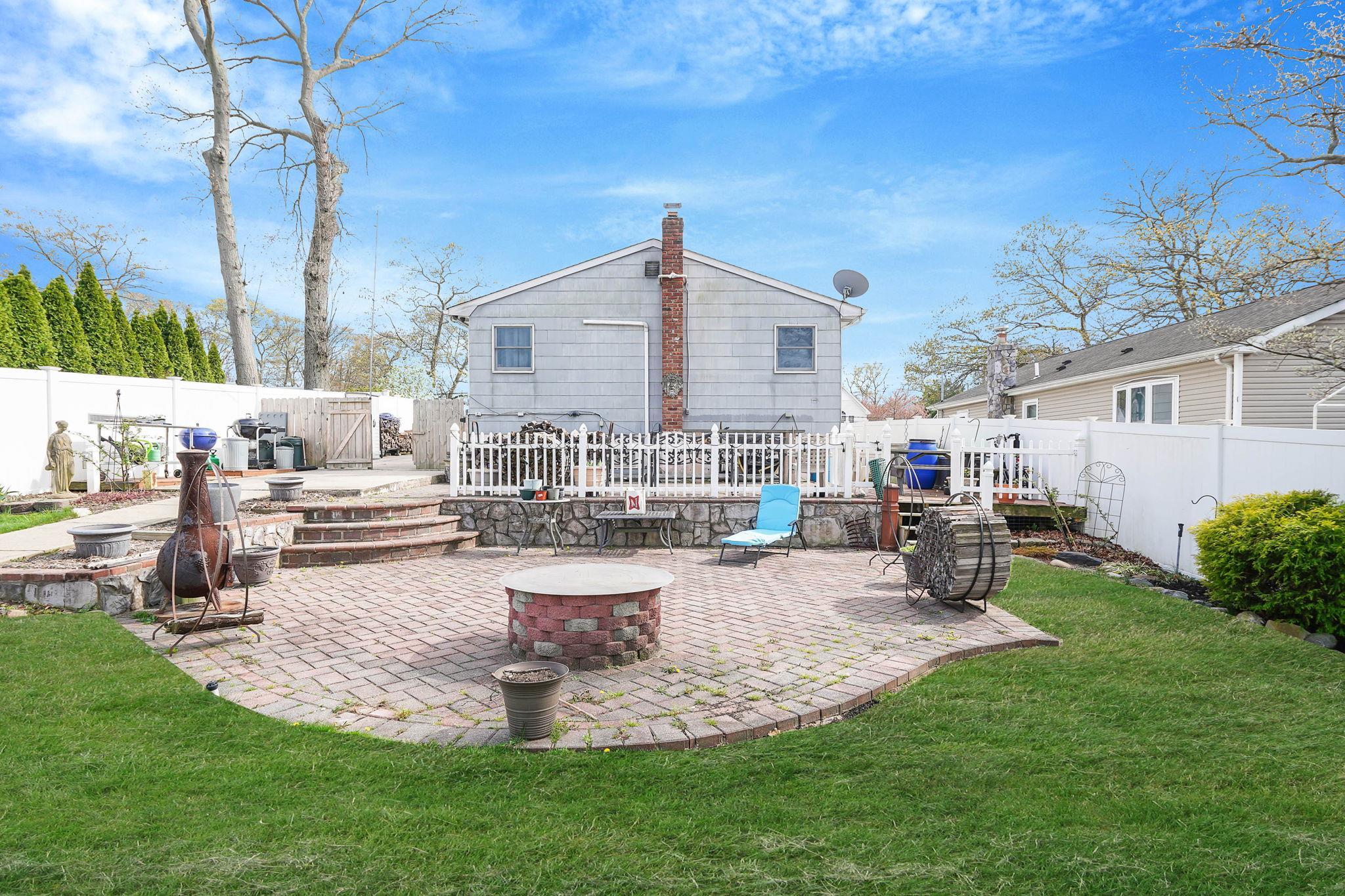 Single Family Awixa  Suffolk County, NY 11784, MLS-856245-24