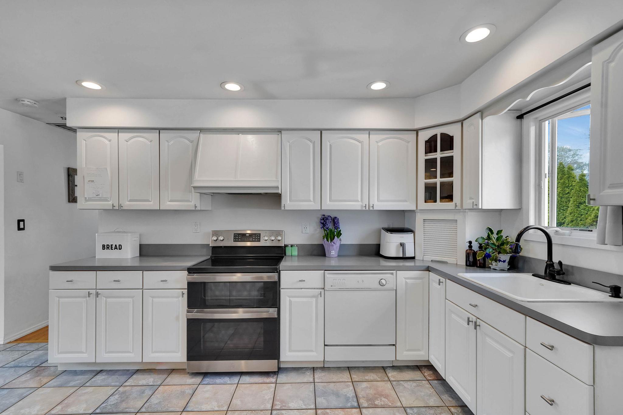 Single Family Awixa  Suffolk County, NY 11784, MLS-856245-7