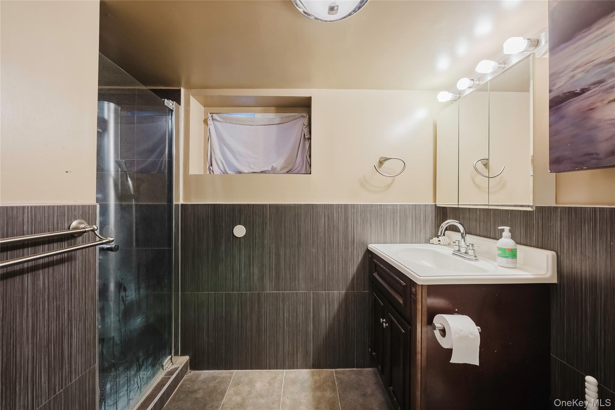 Single Family Wickham  Bronx, NY 10466, MLS-856265-33