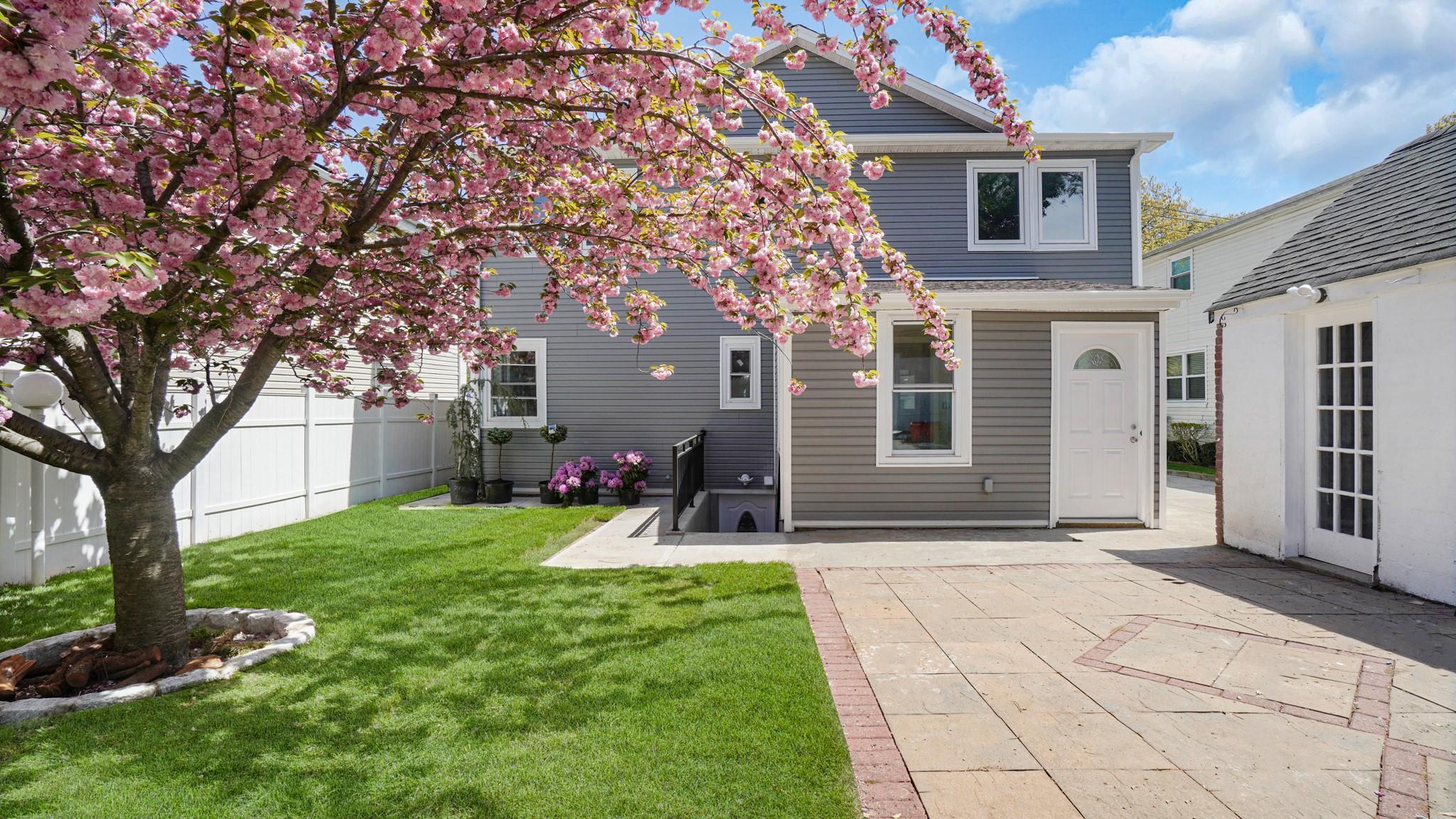Single Family Dauntless  Nassau County, NY 11003, MLS-856272-3