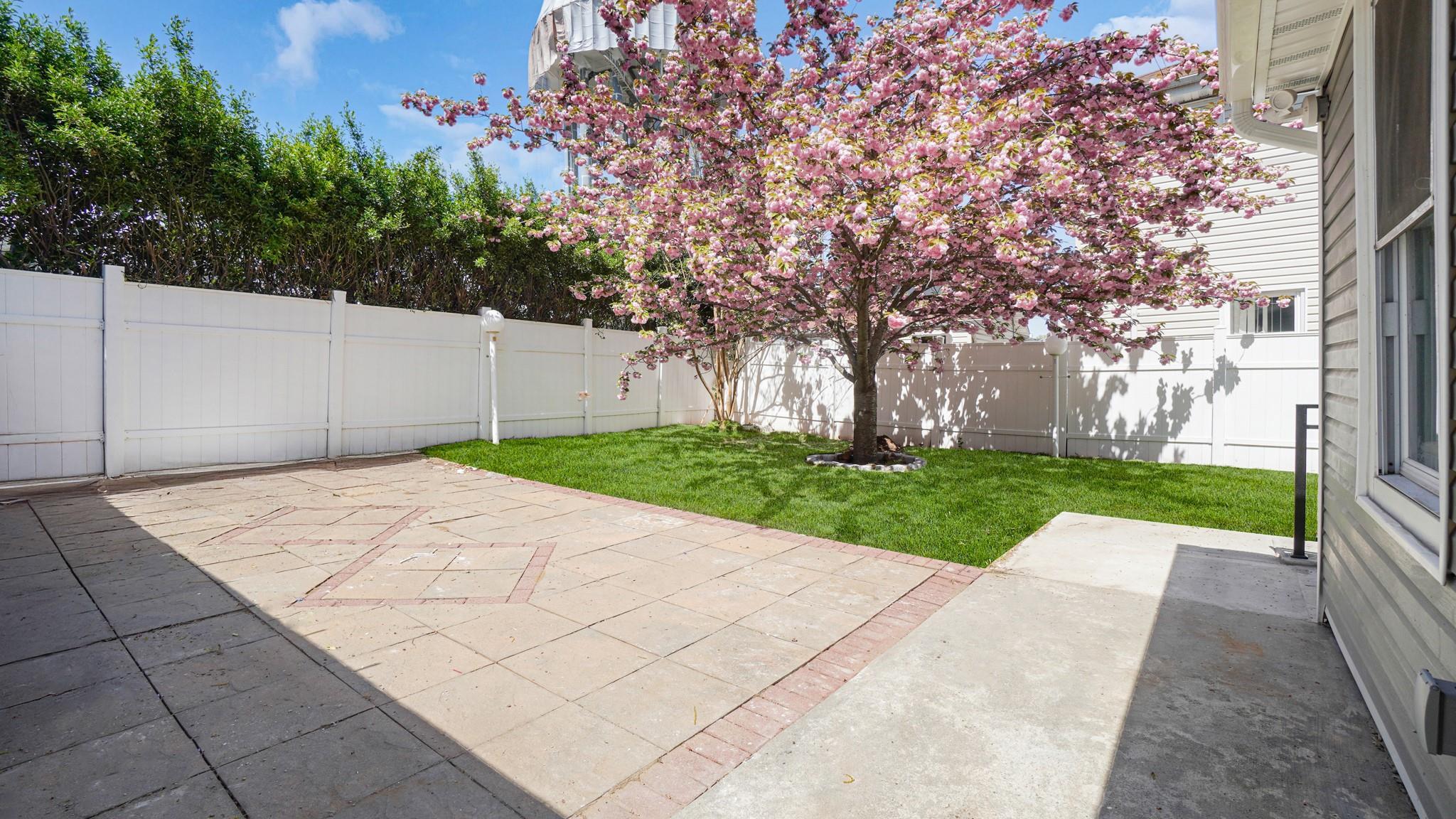 Single Family Dauntless  Nassau County, NY 11003, MLS-856272-31