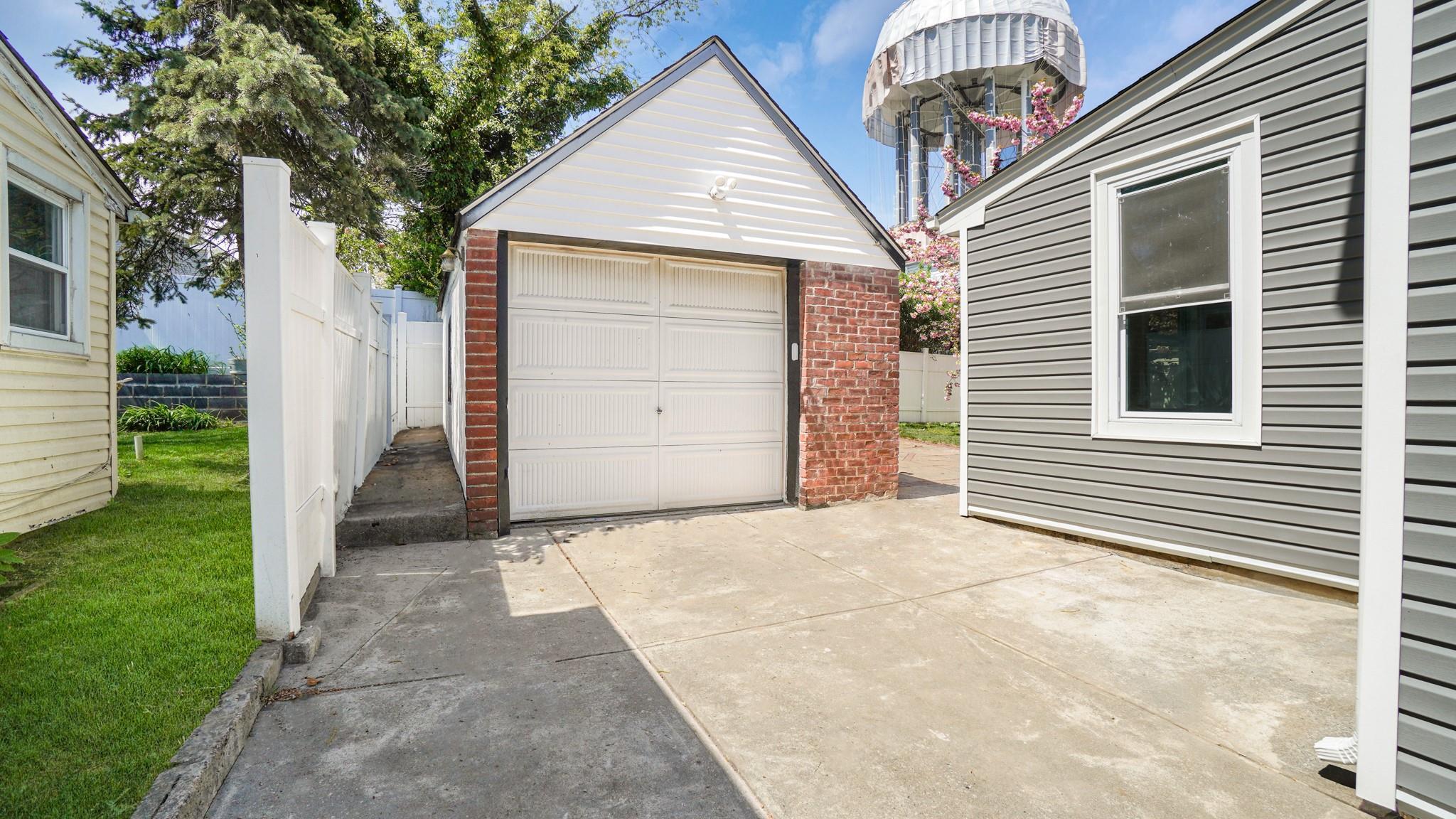 Single Family Dauntless  Nassau County, NY 11003, MLS-856272-32
