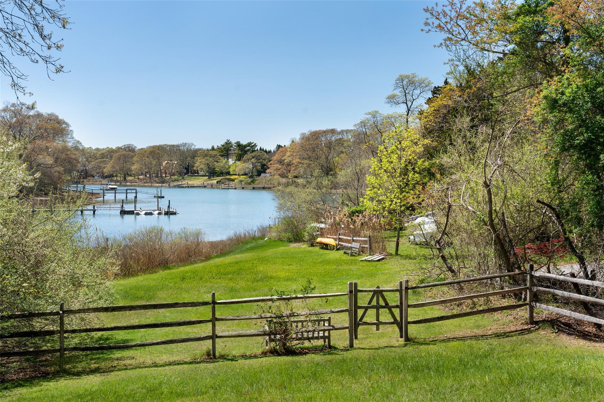Single Family in Shelter Island - Gazon  Suffolk County, NY 11964
