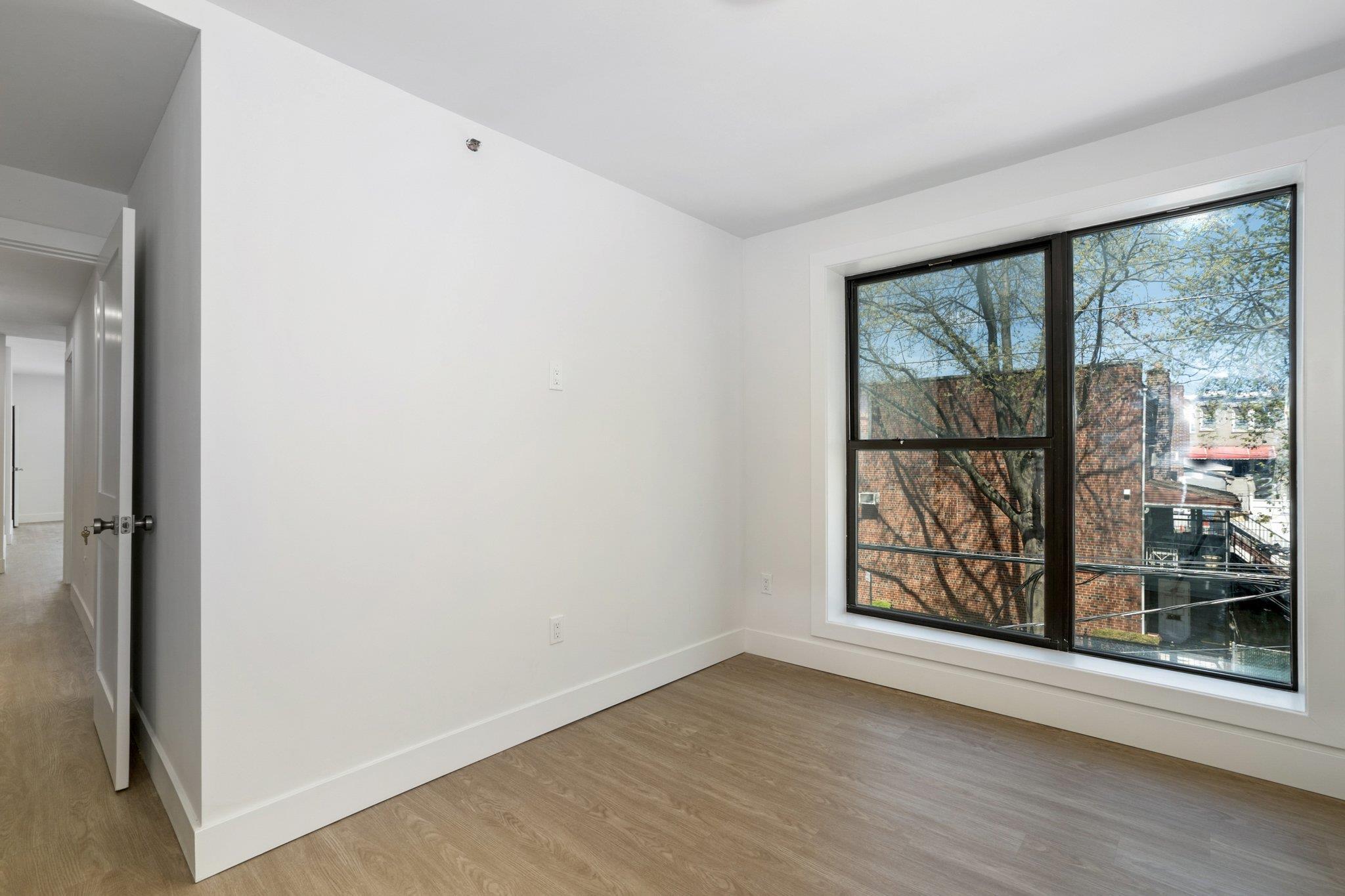 Single Family Bronxwood  Bronx, NY 10469, MLS-856292-21