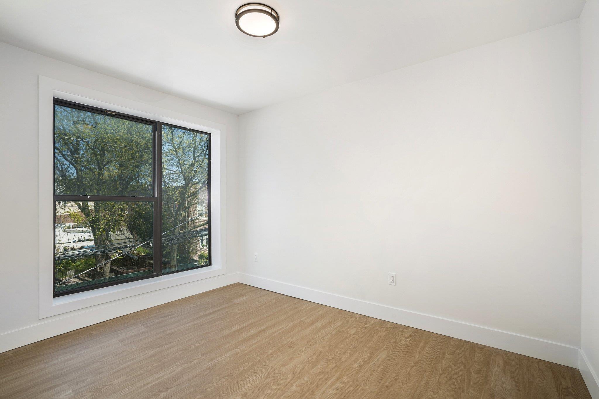 Single Family Bronxwood  Bronx, NY 10469, MLS-856292-22