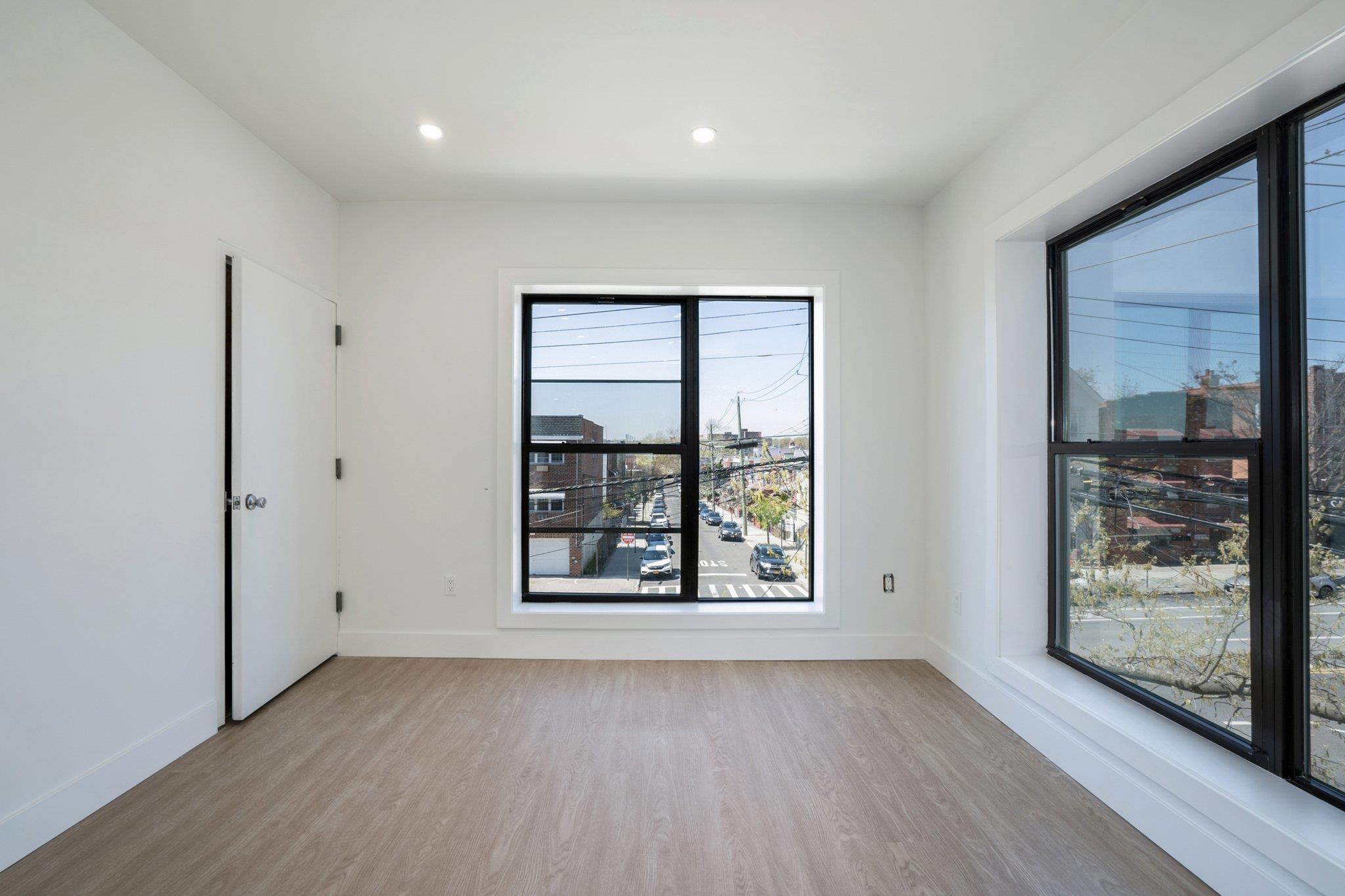 Single Family Bronxwood  Bronx, NY 10469, MLS-856292-25