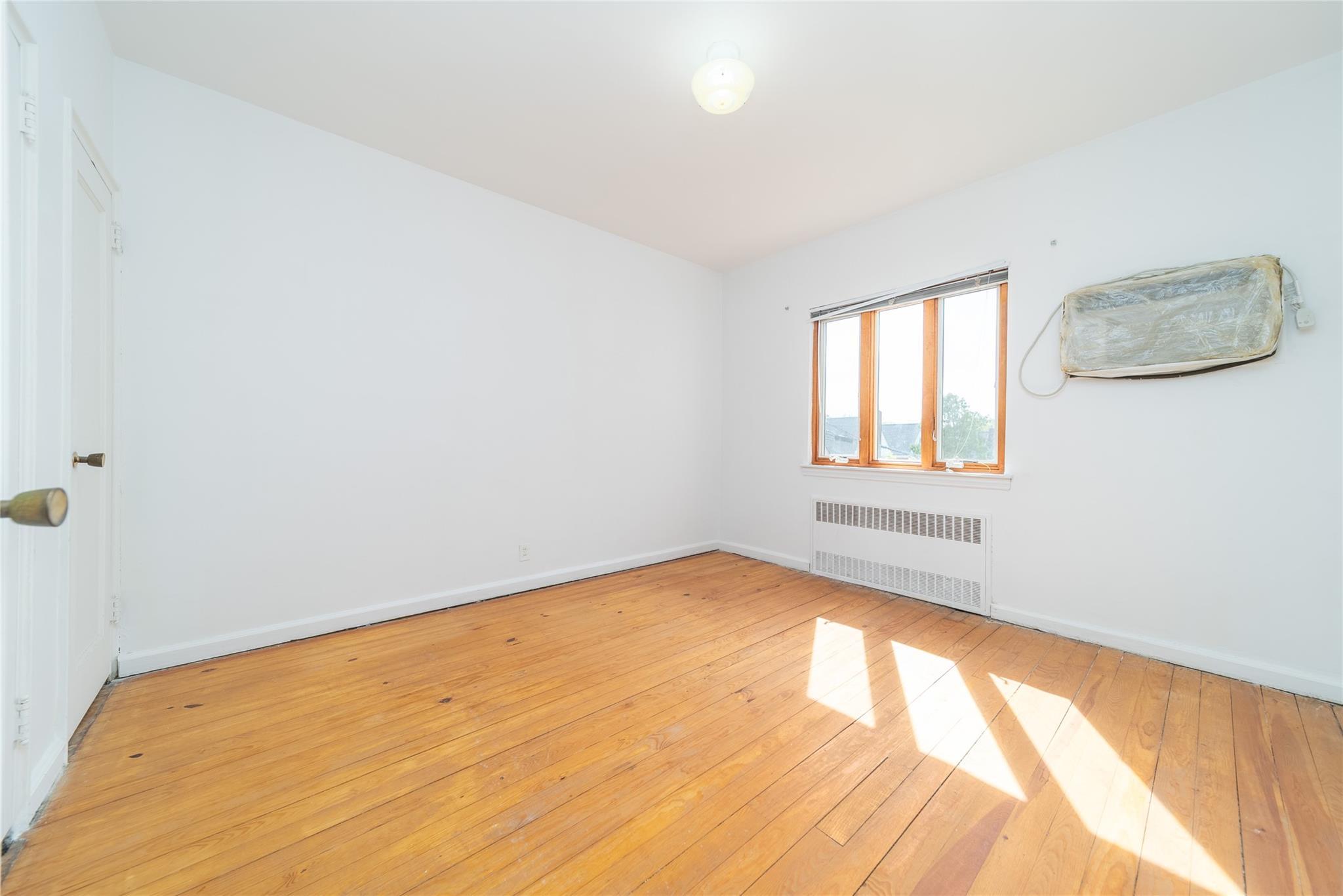Single Family 154th  Queens, NY 11357, MLS-856299-8