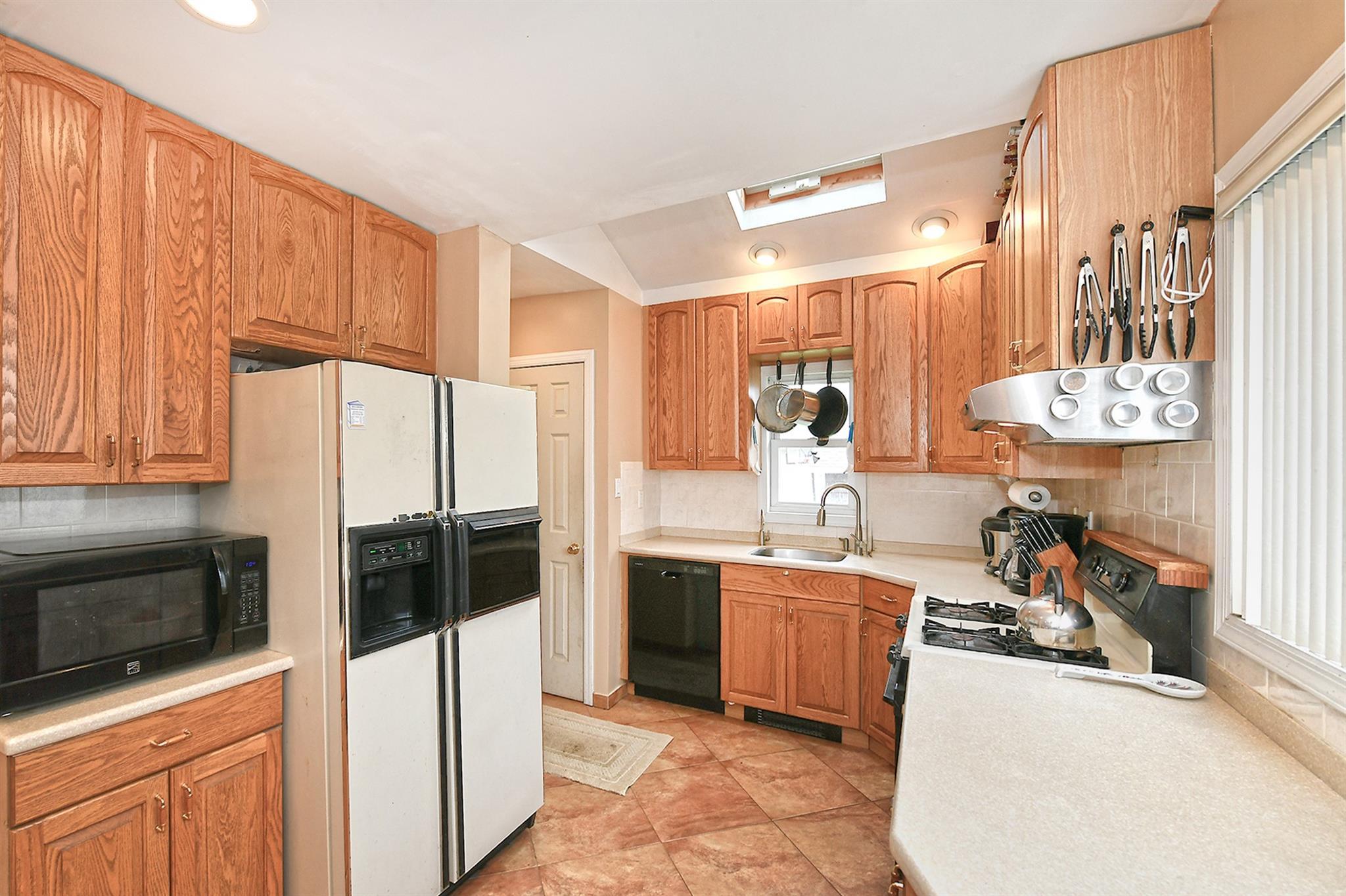 Single Family Newbridge  Nassau County, NY 11710, MLS-856343-10