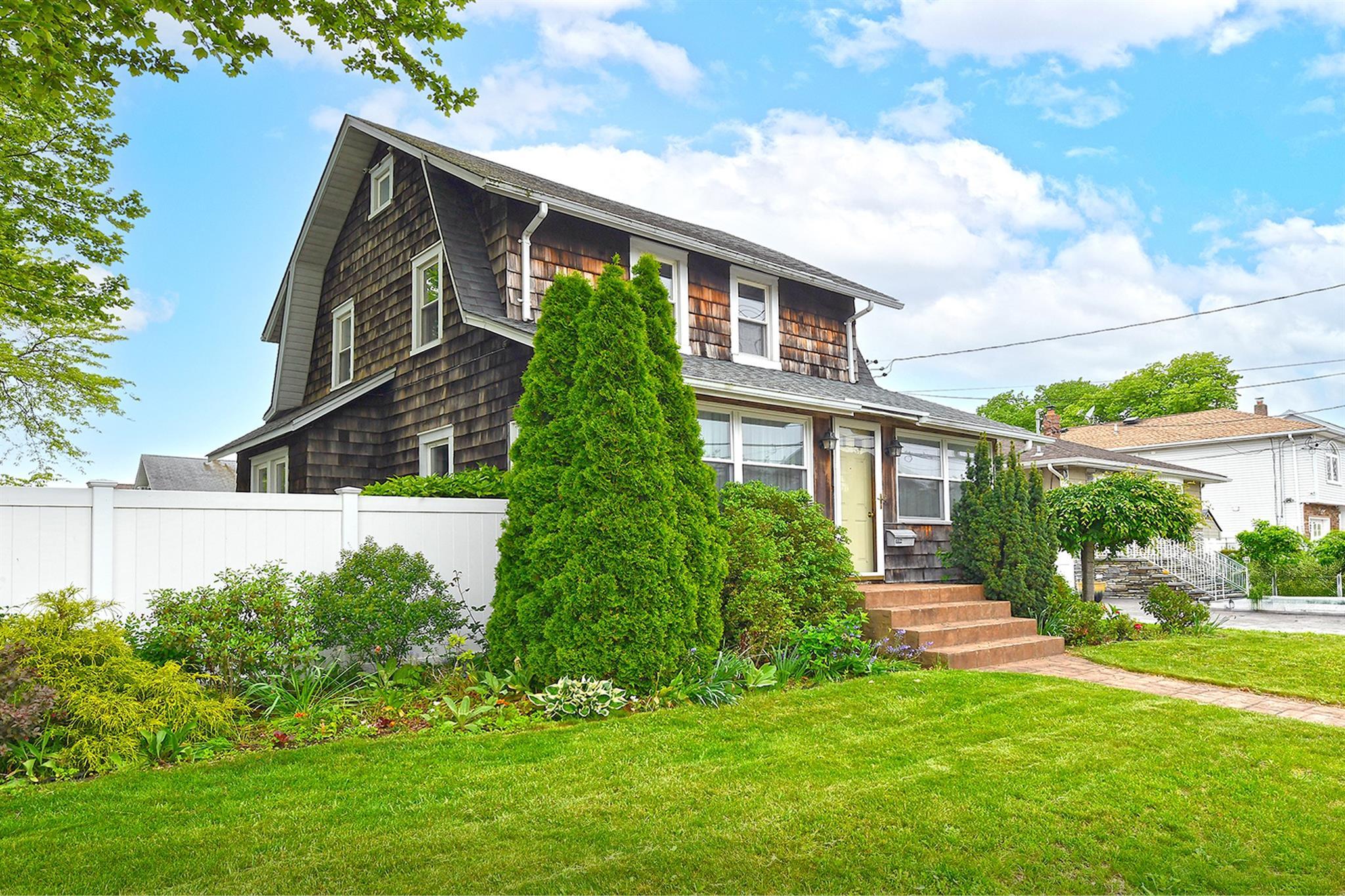 Single Family Newbridge  Nassau County, NY 11710, MLS-856343-2