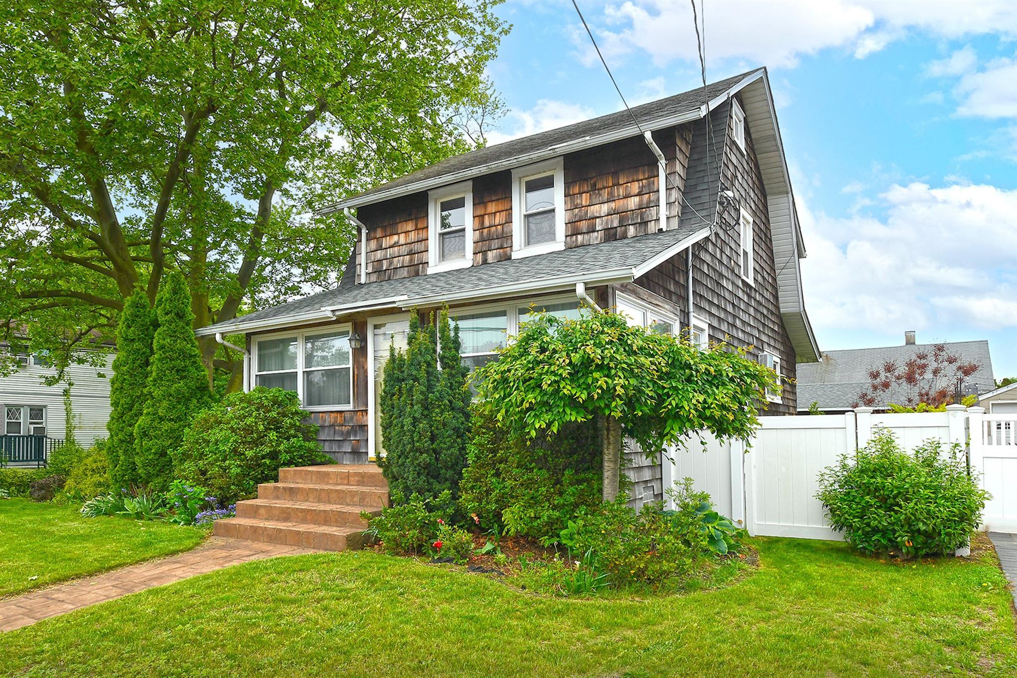 Single Family Newbridge  Nassau County, NY 11710, MLS-856343-3
