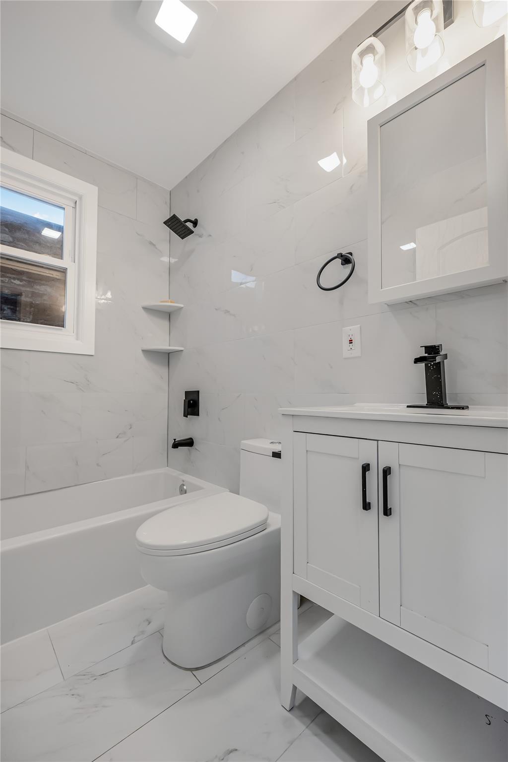 Single Family Radcliff  Bronx, NY 10469, MLS-856350-4