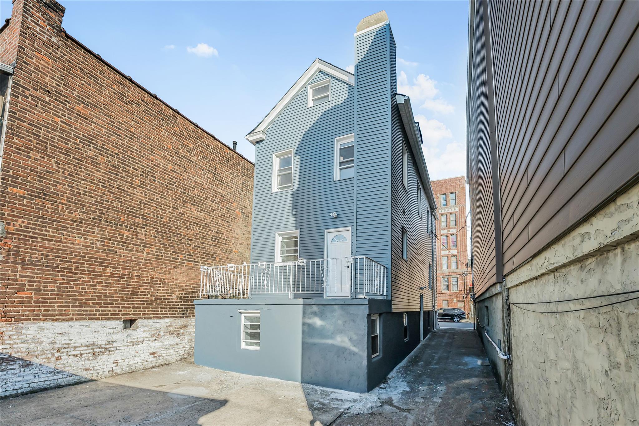 Single Family Radcliff  Bronx, NY 10469, MLS-856350-41