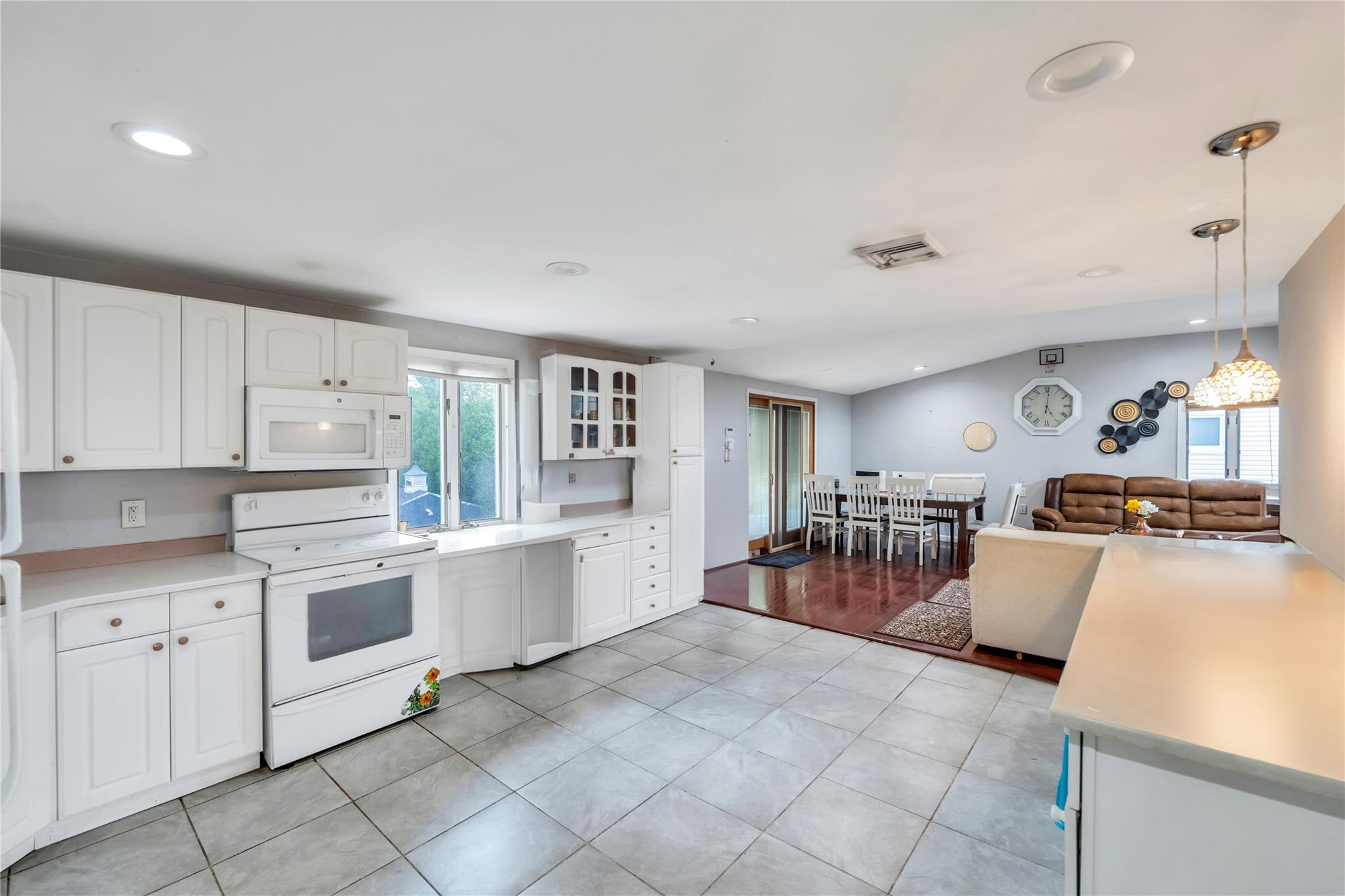 Single Family Evergreen  Nassau County, NY 11714, MLS-856375-21