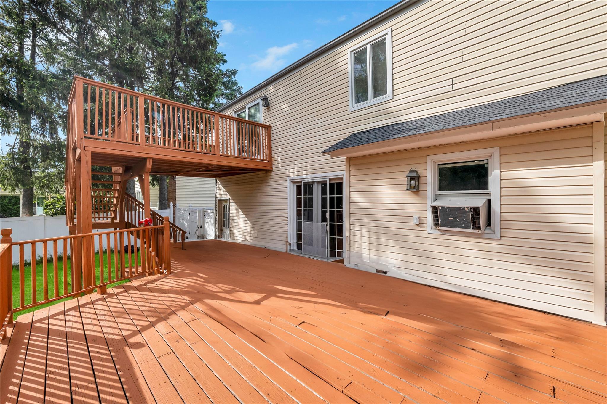 Single Family Evergreen  Nassau County, NY 11714, MLS-856375-23