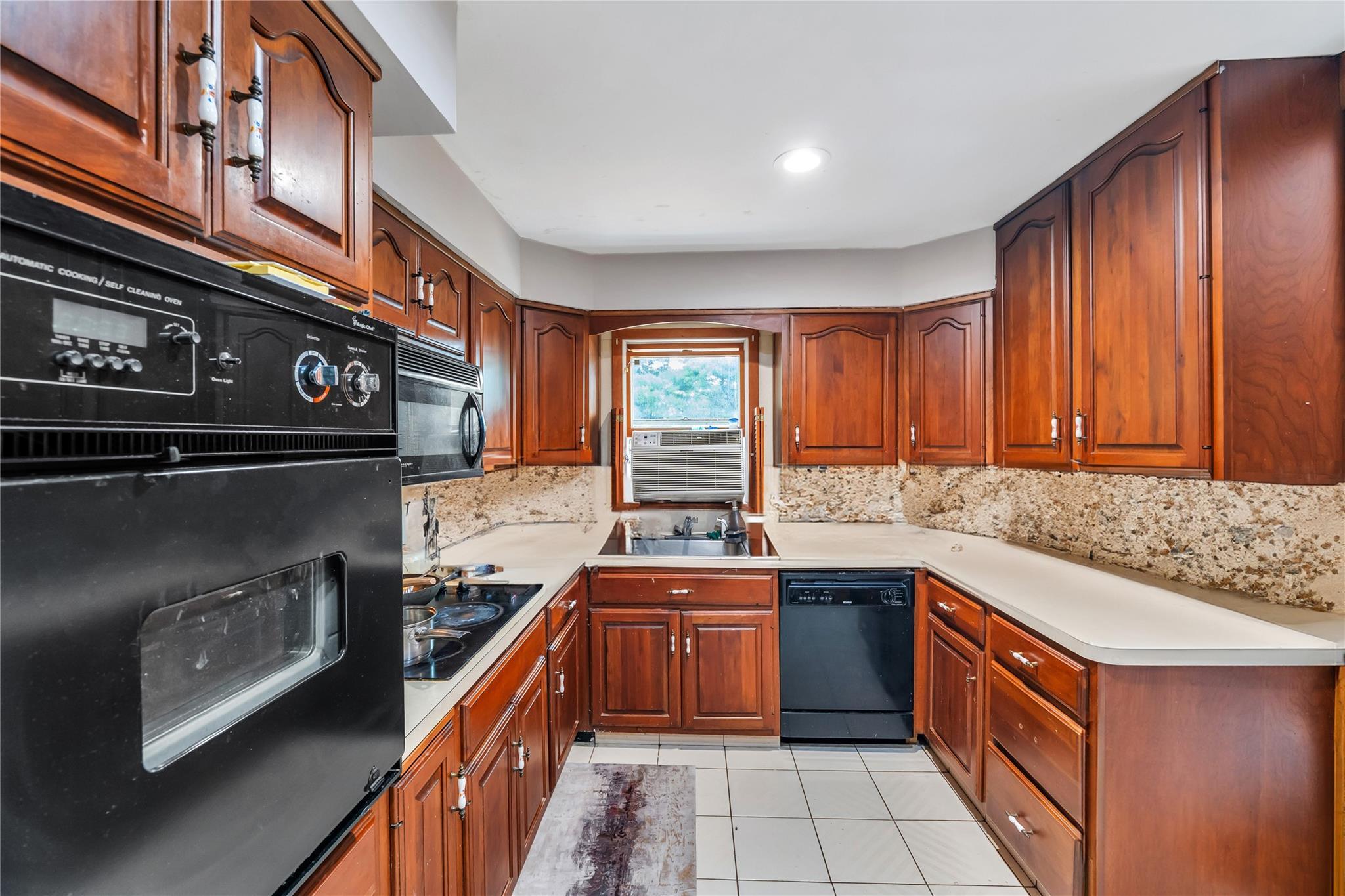 Single Family Evergreen  Nassau County, NY 11714, MLS-856375-8