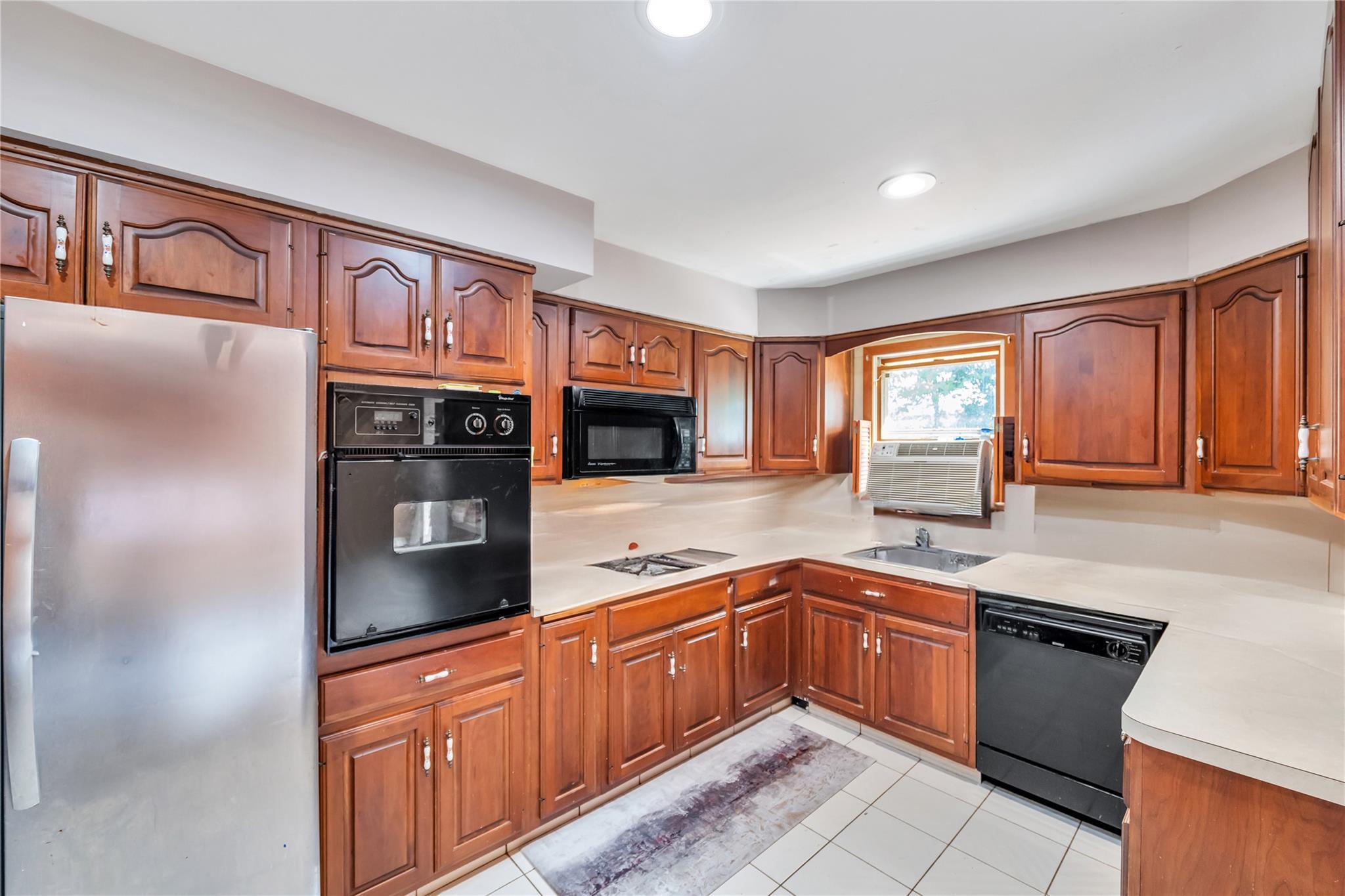Single Family Evergreen  Nassau County, NY 11714, MLS-856375-9