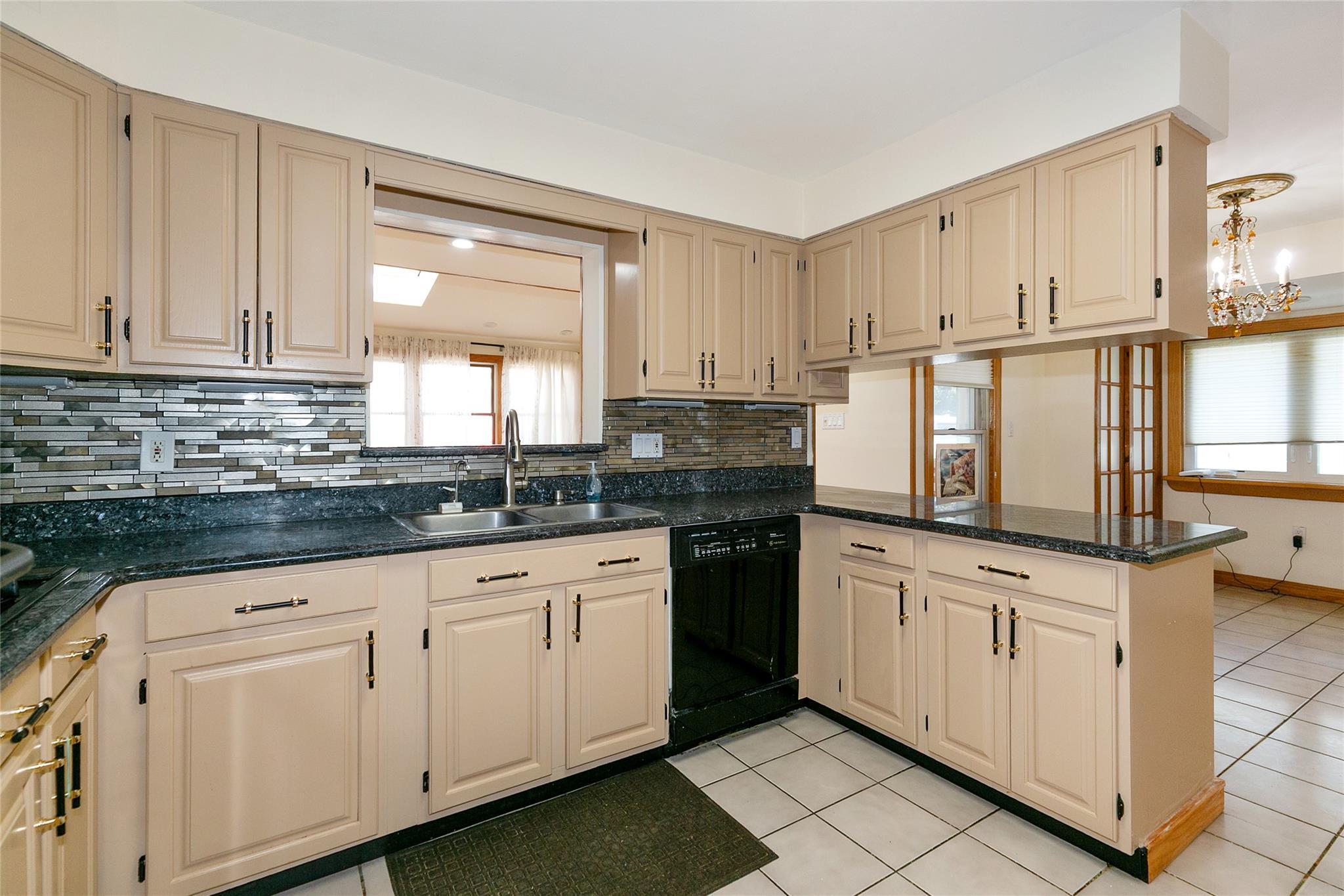 Single Family Franklin  Nassau County, NY 11024, MLS-856425-11