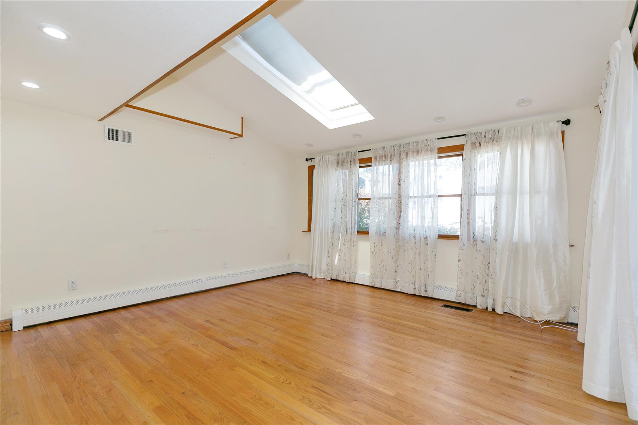 Single Family Franklin  Nassau County, NY 11024, MLS-856425-14