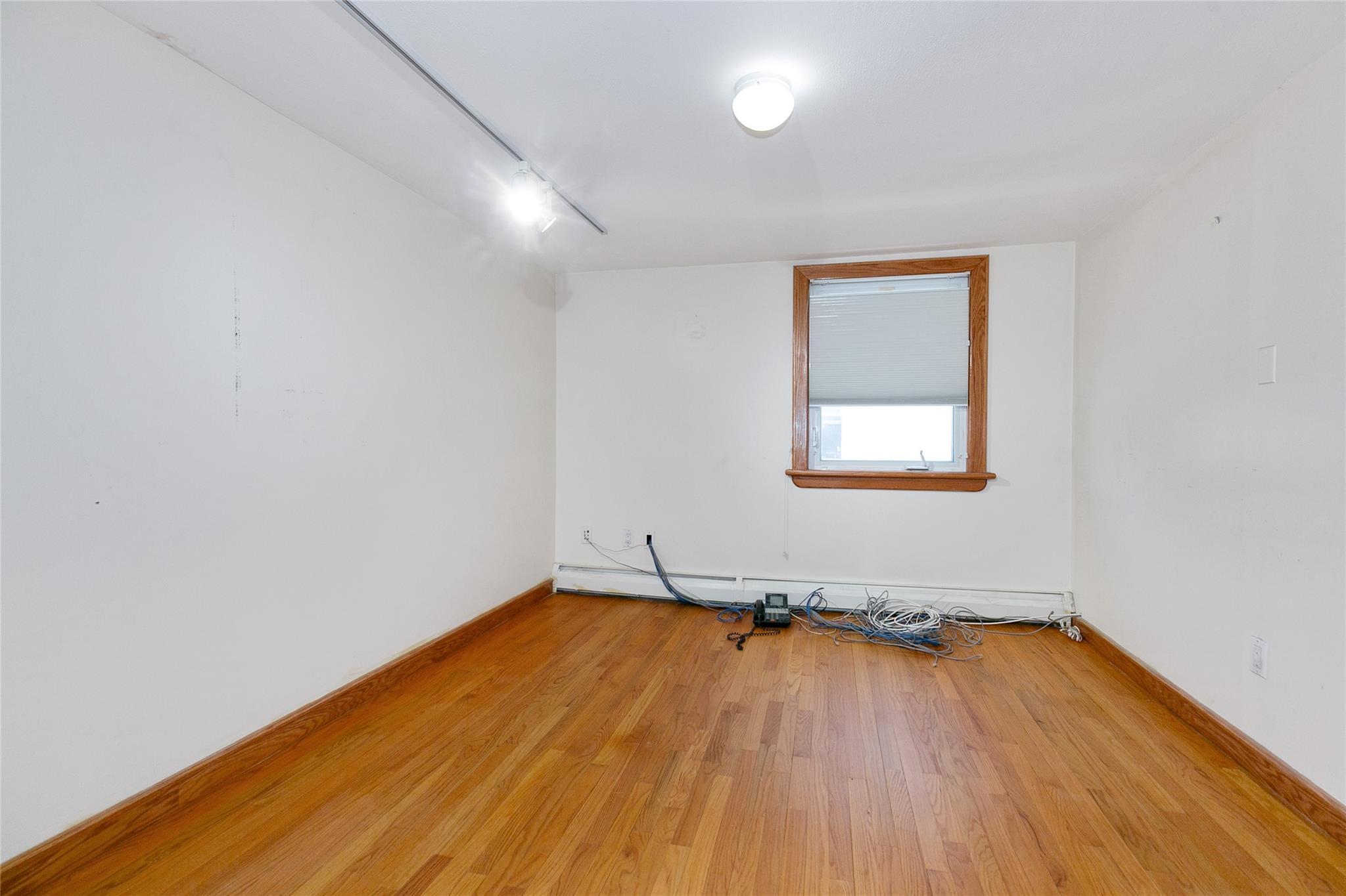 Single Family Franklin  Nassau County, NY 11024, MLS-856425-23