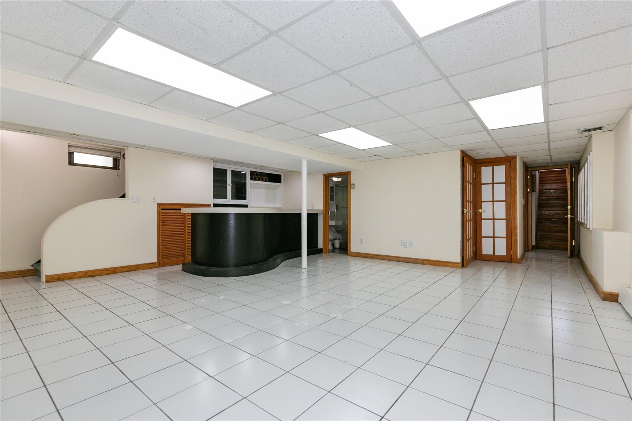 Single Family Franklin  Nassau County, NY 11024, MLS-856425-27