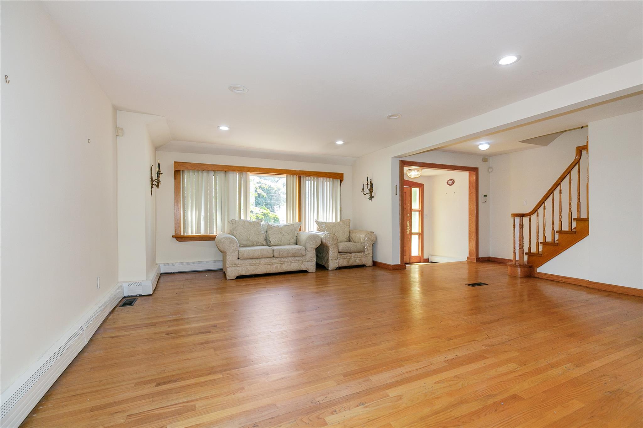 Single Family Franklin  Nassau County, NY 11024, MLS-856425-3