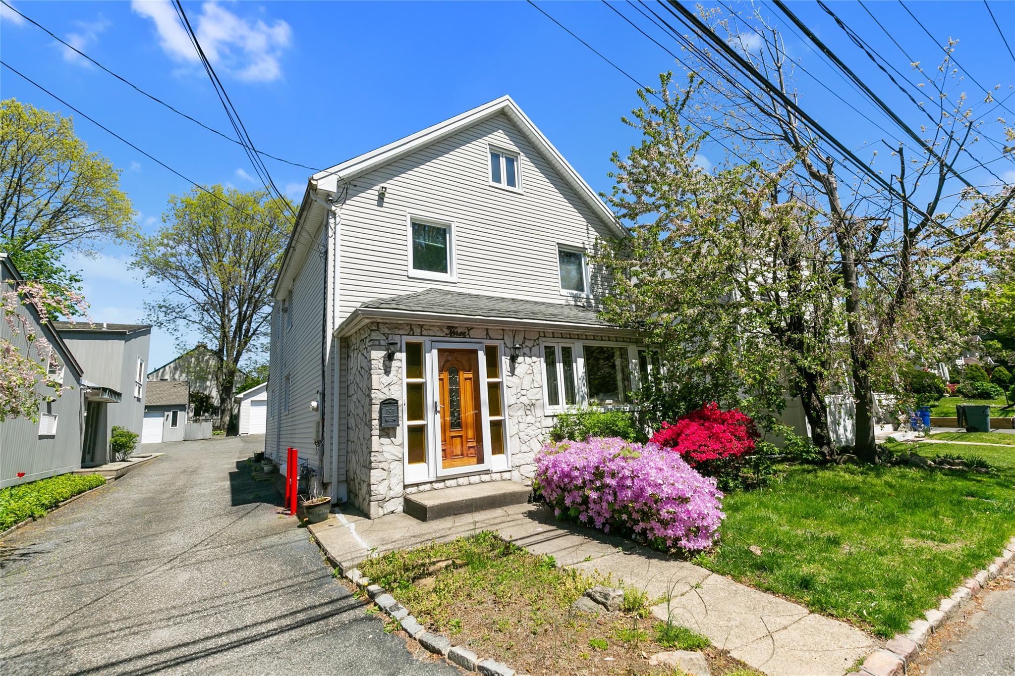 Single Family Franklin  Nassau County, NY 11024, MLS-856425-31