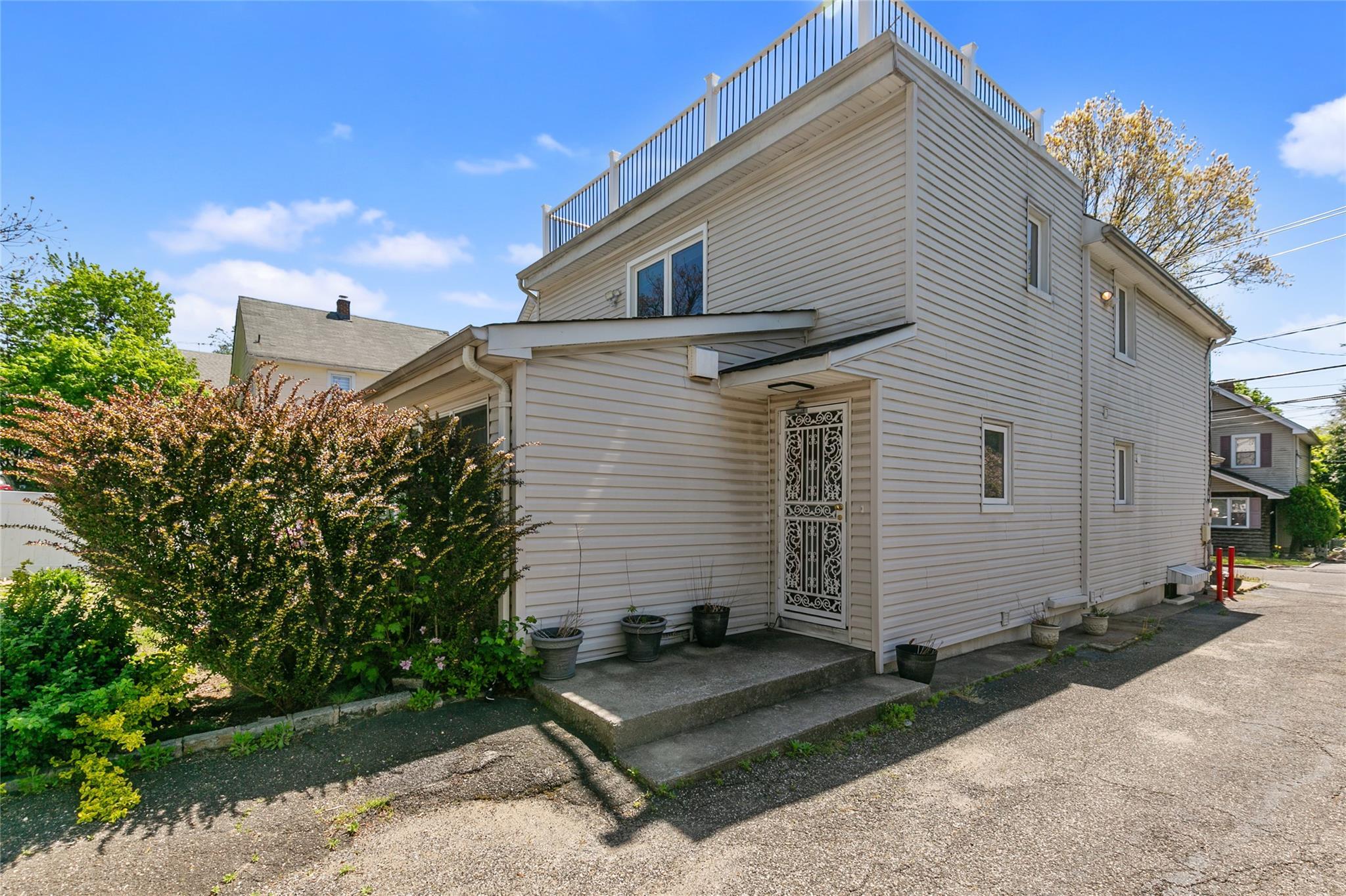 Single Family Franklin  Nassau County, NY 11024, MLS-856425-32