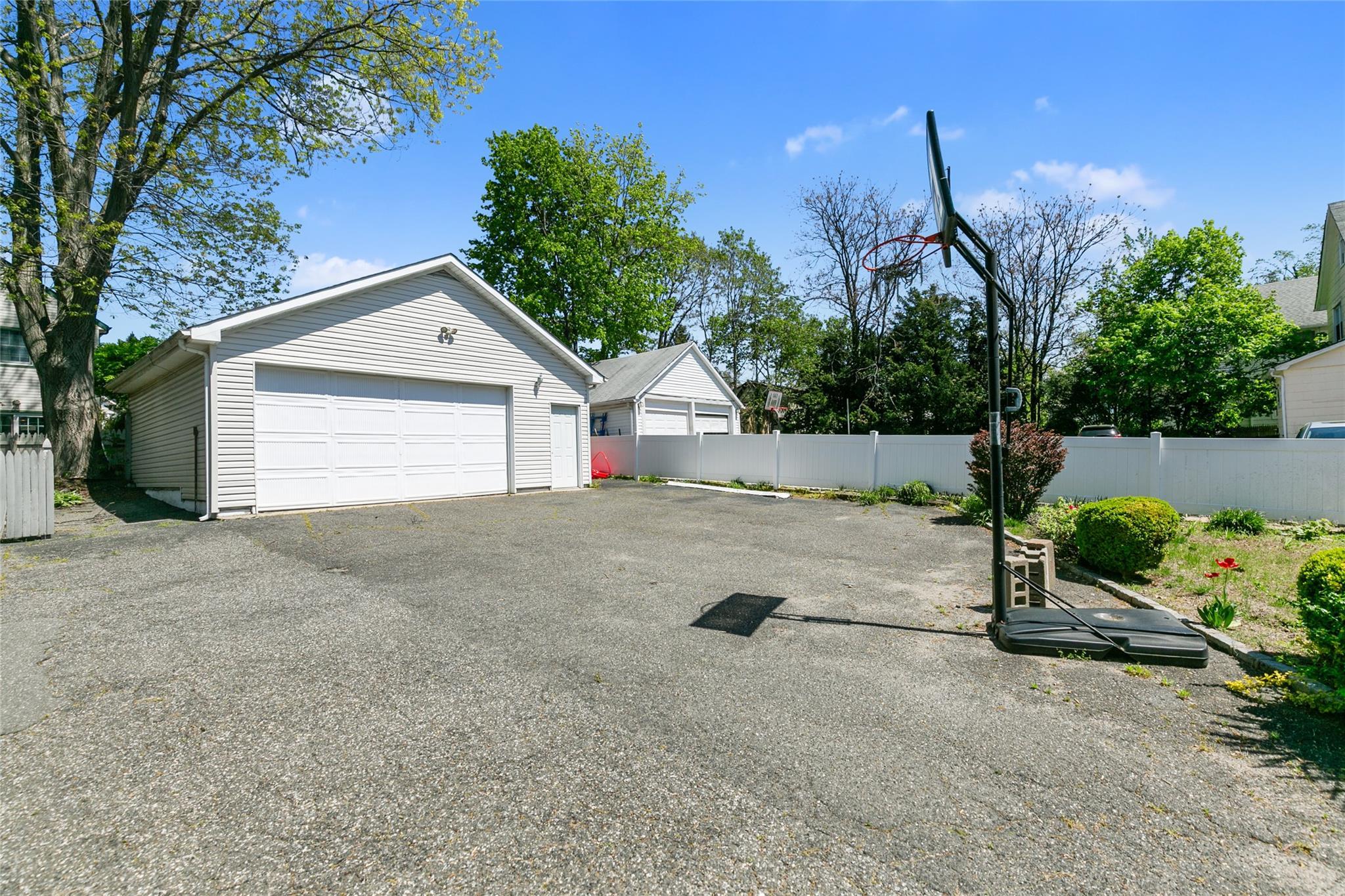 Single Family Franklin  Nassau County, NY 11024, MLS-856425-33