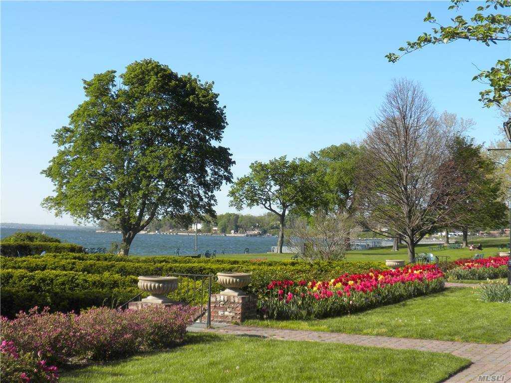 Single Family Franklin  Nassau County, NY 11024, MLS-856425-43