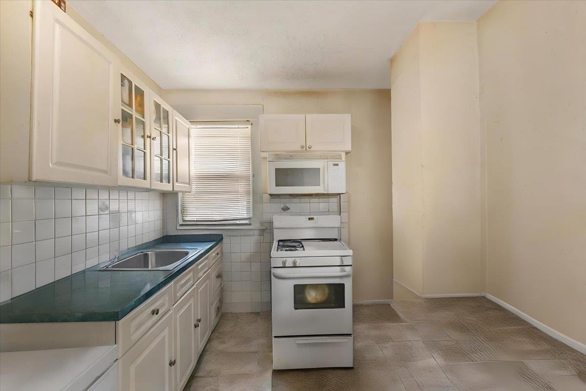 Single Family 9th  Westchester County, NY 10550, MLS-856456-9