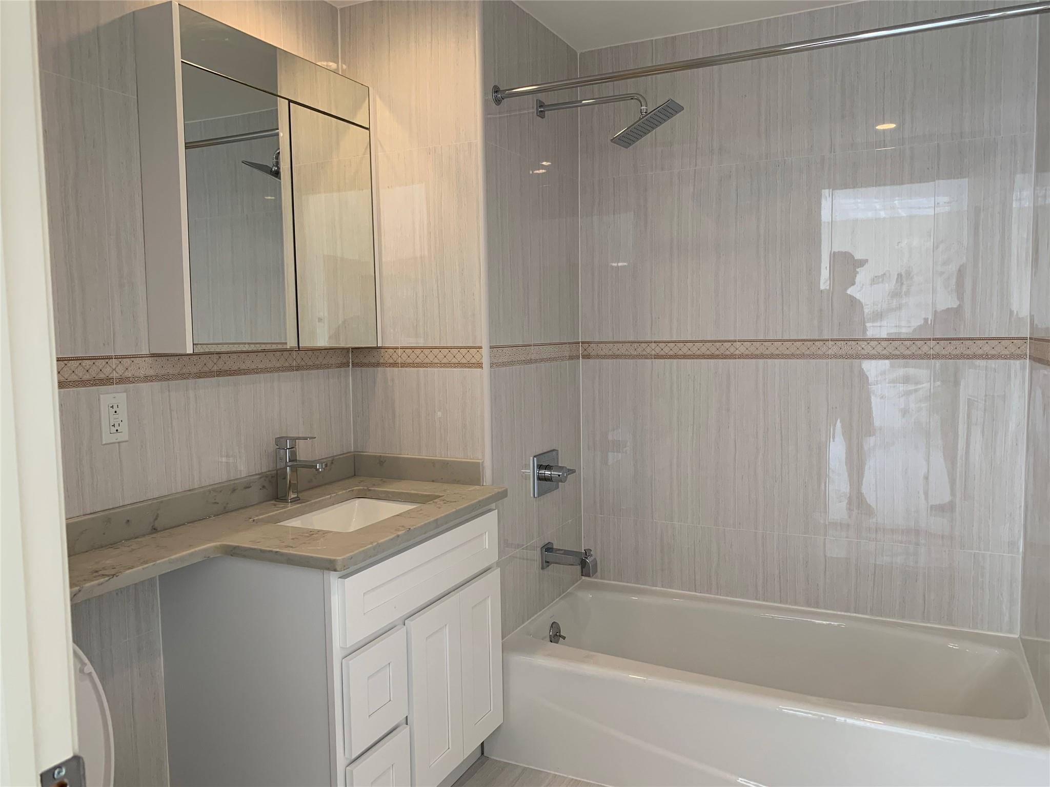 Condo Austin  Queens, NY 11374, MLS-856464-5