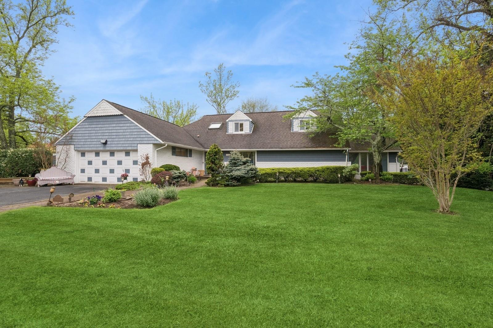Single Family Azure  Nassau County, NY 11557, MLS-856509-2
