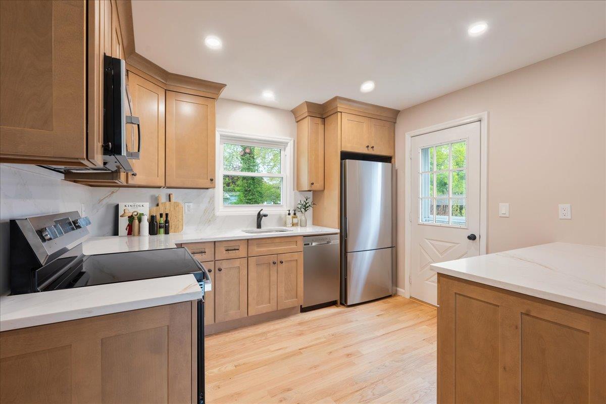 Single Family Phyllis  Suffolk County, NY 11757, MLS-856538-7