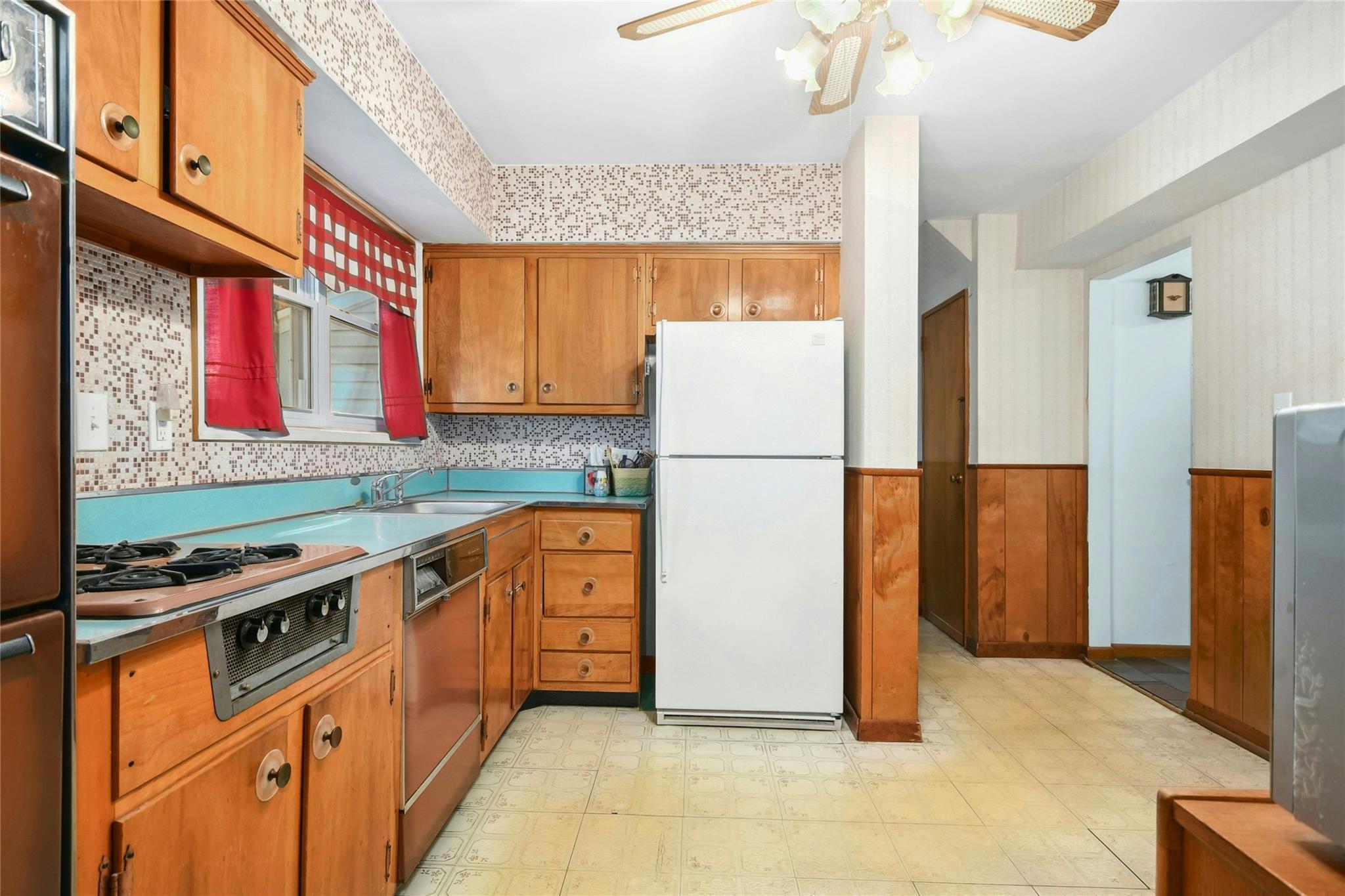 Single Family Schuyler  Suffolk County, NY 11725, MLS-856579-8