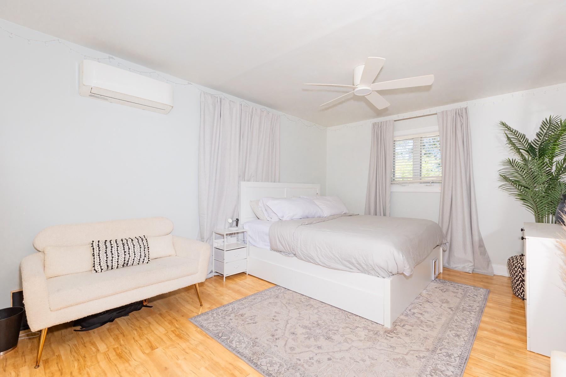 Single Family Broadway  Suffolk County, NY 11782, MLS-856594-11