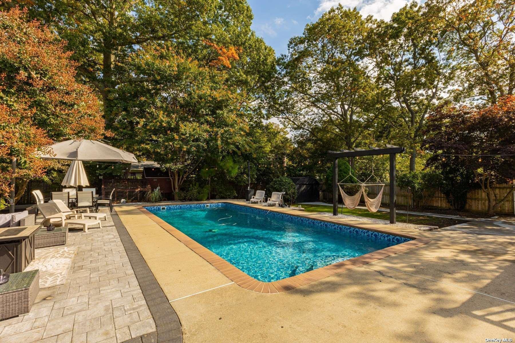 Single Family Broadway  Suffolk County, NY 11782, MLS-856594-25