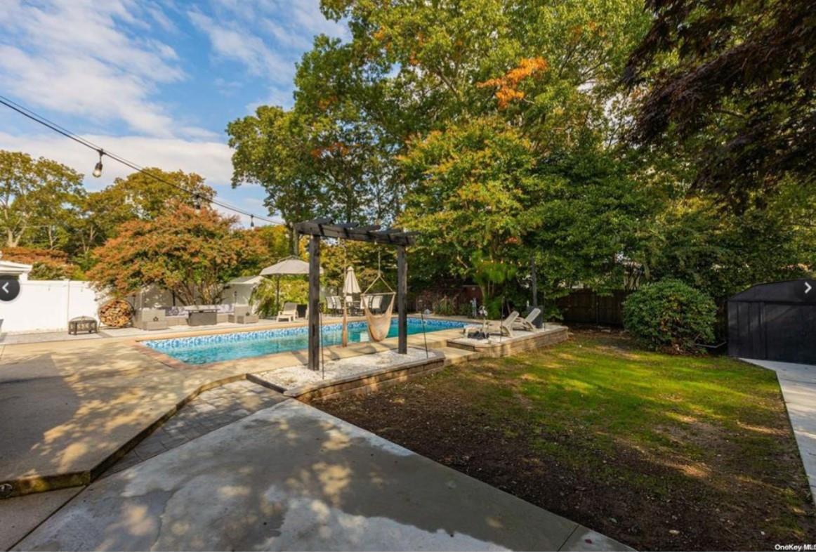Single Family Broadway  Suffolk County, NY 11782, MLS-856594-27