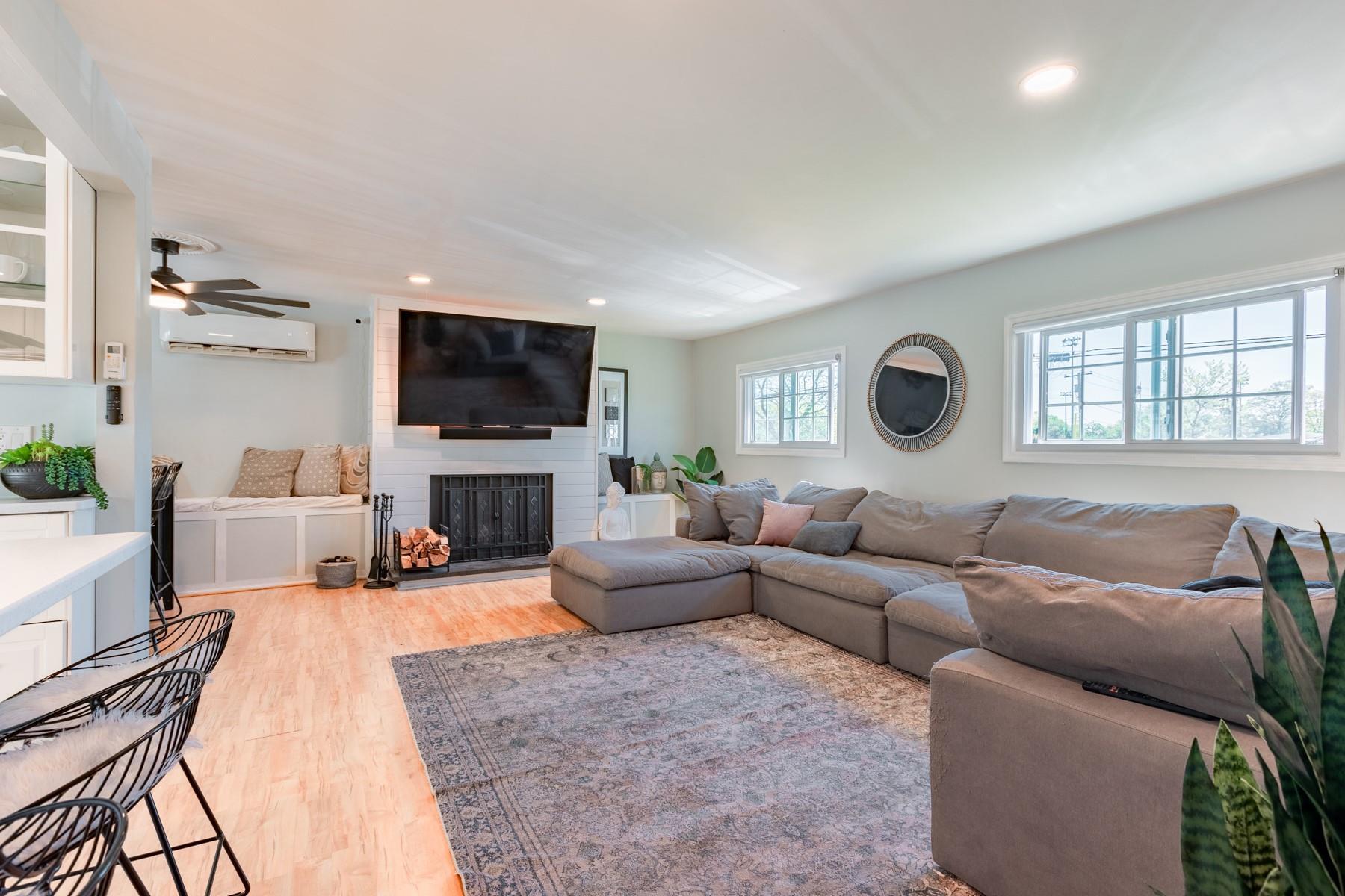 Single Family Broadway  Suffolk County, NY 11782, MLS-856594-3