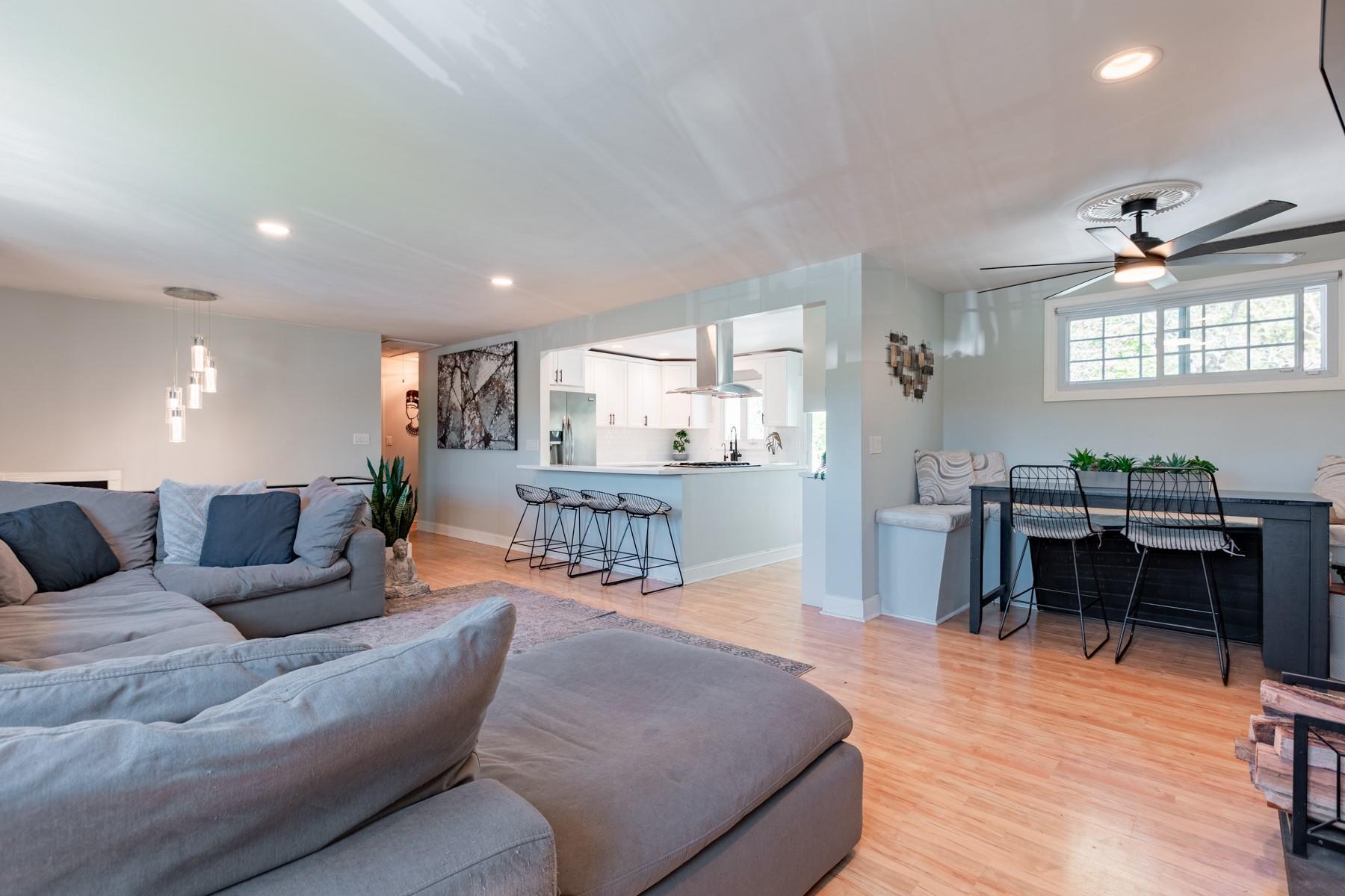 Single Family Broadway  Suffolk County, NY 11782, MLS-856594-4