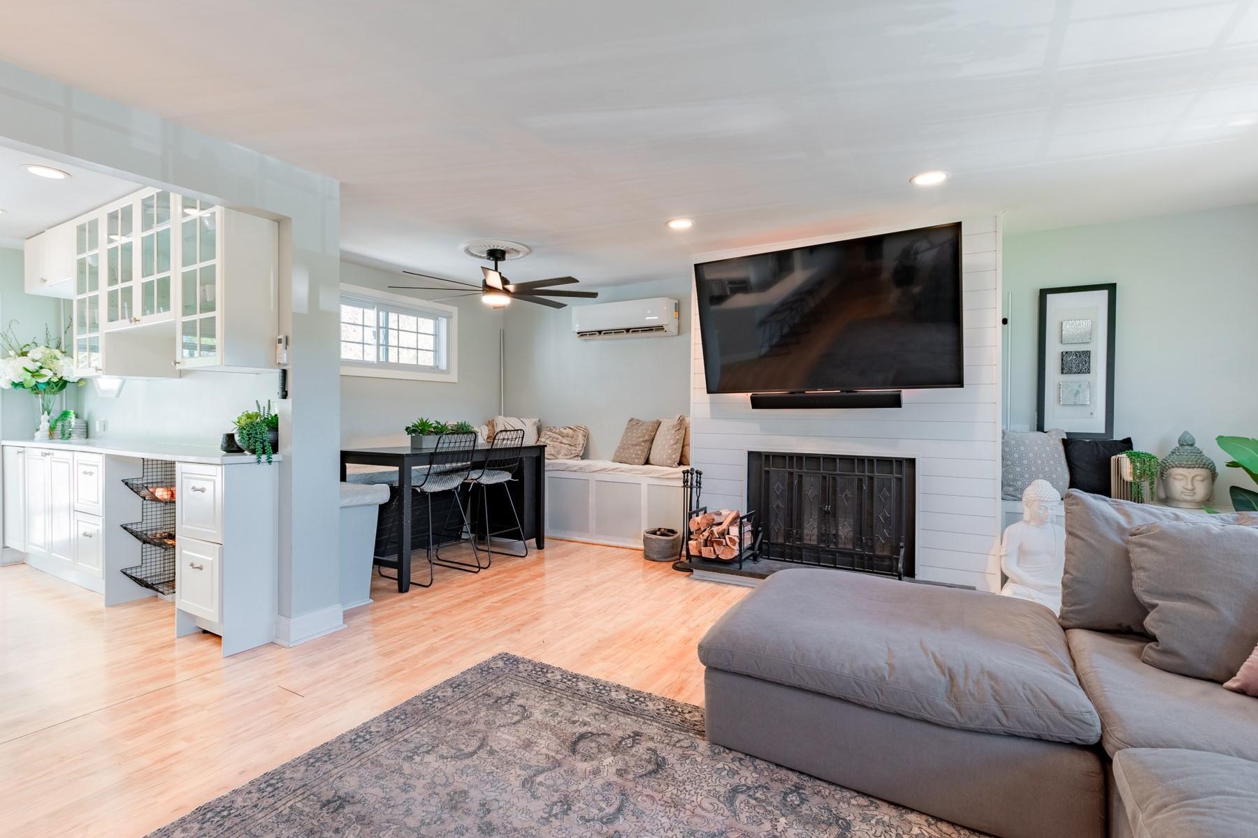 Single Family Broadway  Suffolk County, NY 11782, MLS-856594-5