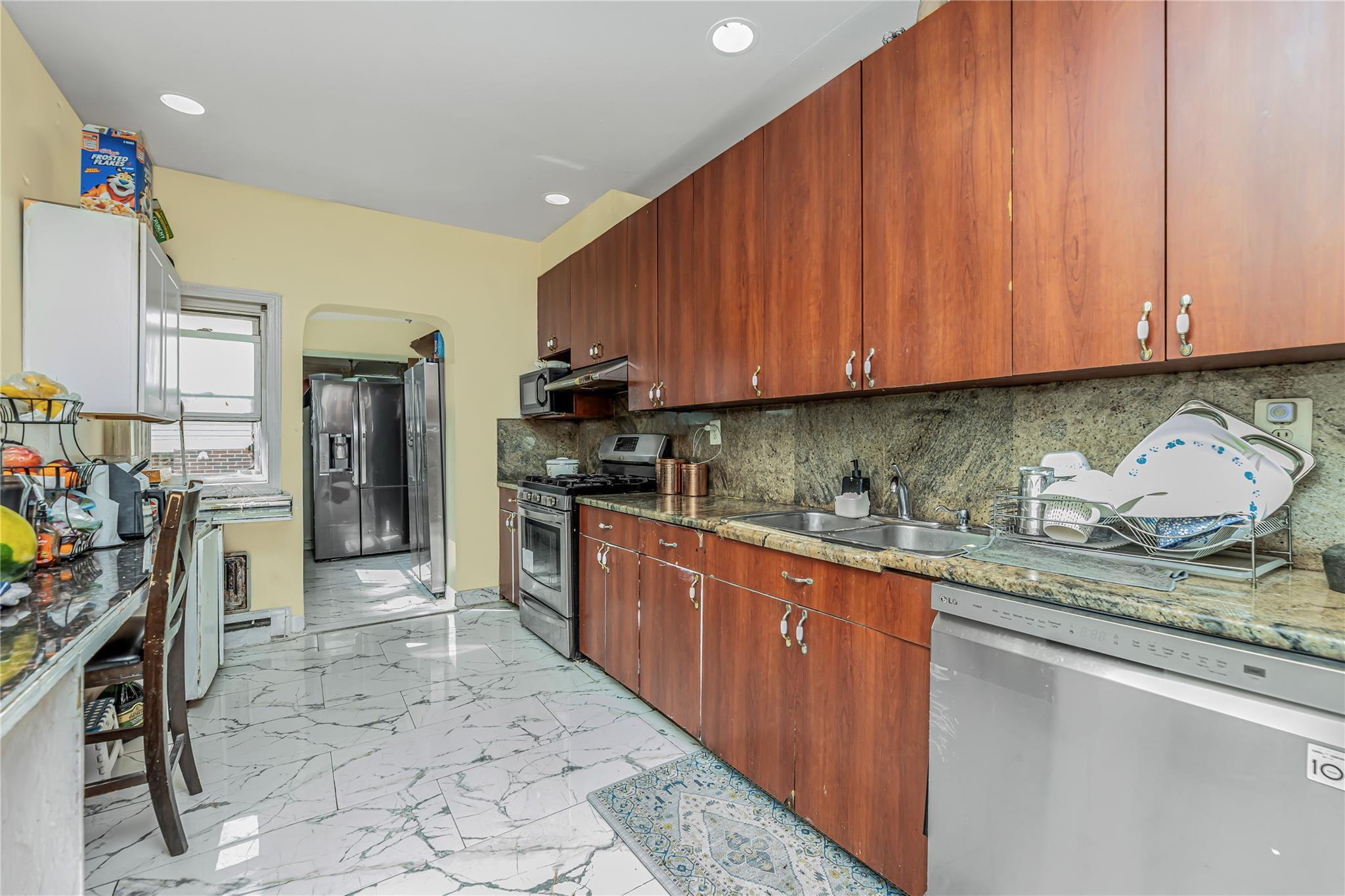 Single Family East 226  Bronx, NY 10466, MLS-856604-10